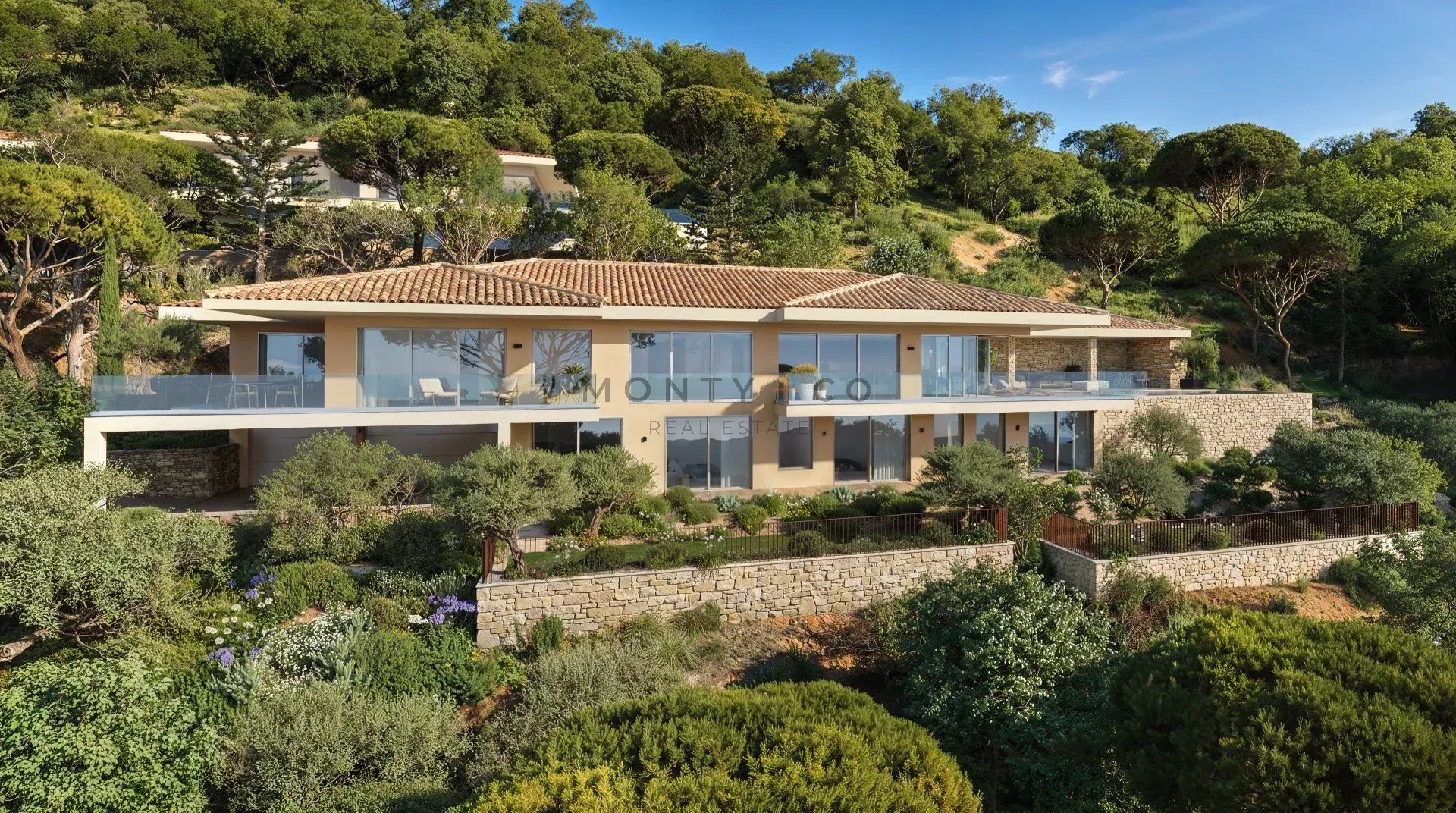 villa 6 Rooms for sale on Grimaud (83310)