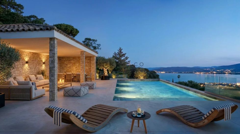villa 6 Rooms for sale on Grimaud (83310)