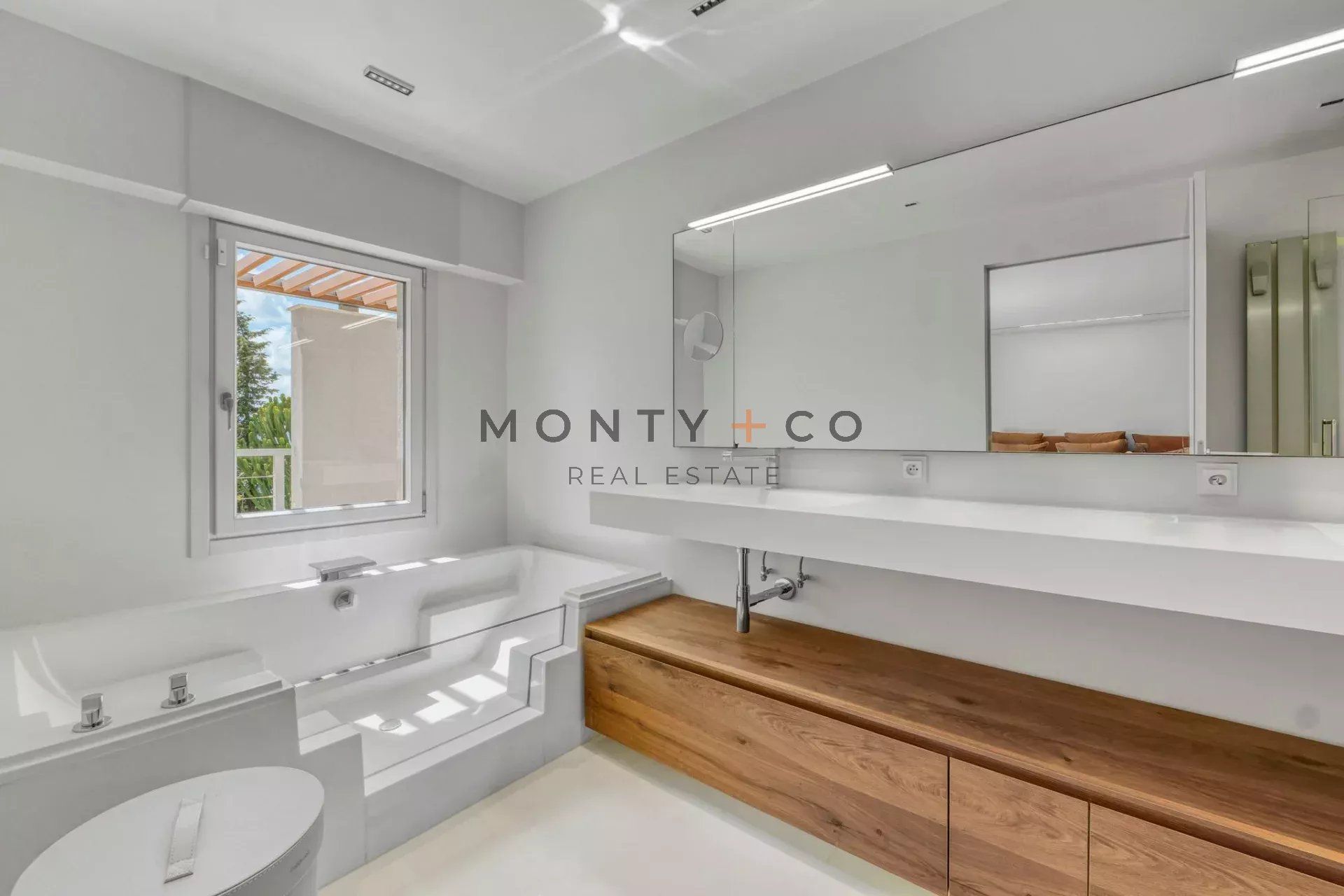 villa for sale on Saint-Jean-Cap-Ferrat (06230)