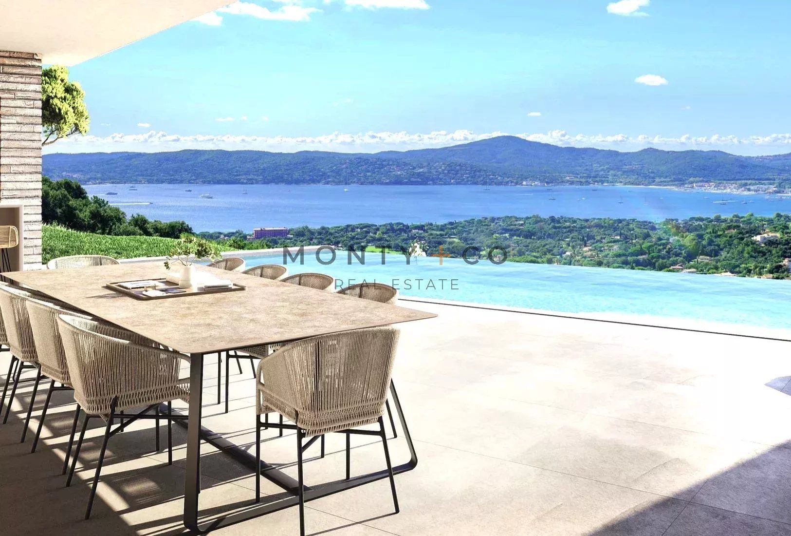 villa 6 Rooms for sale on Grimaud (83310)