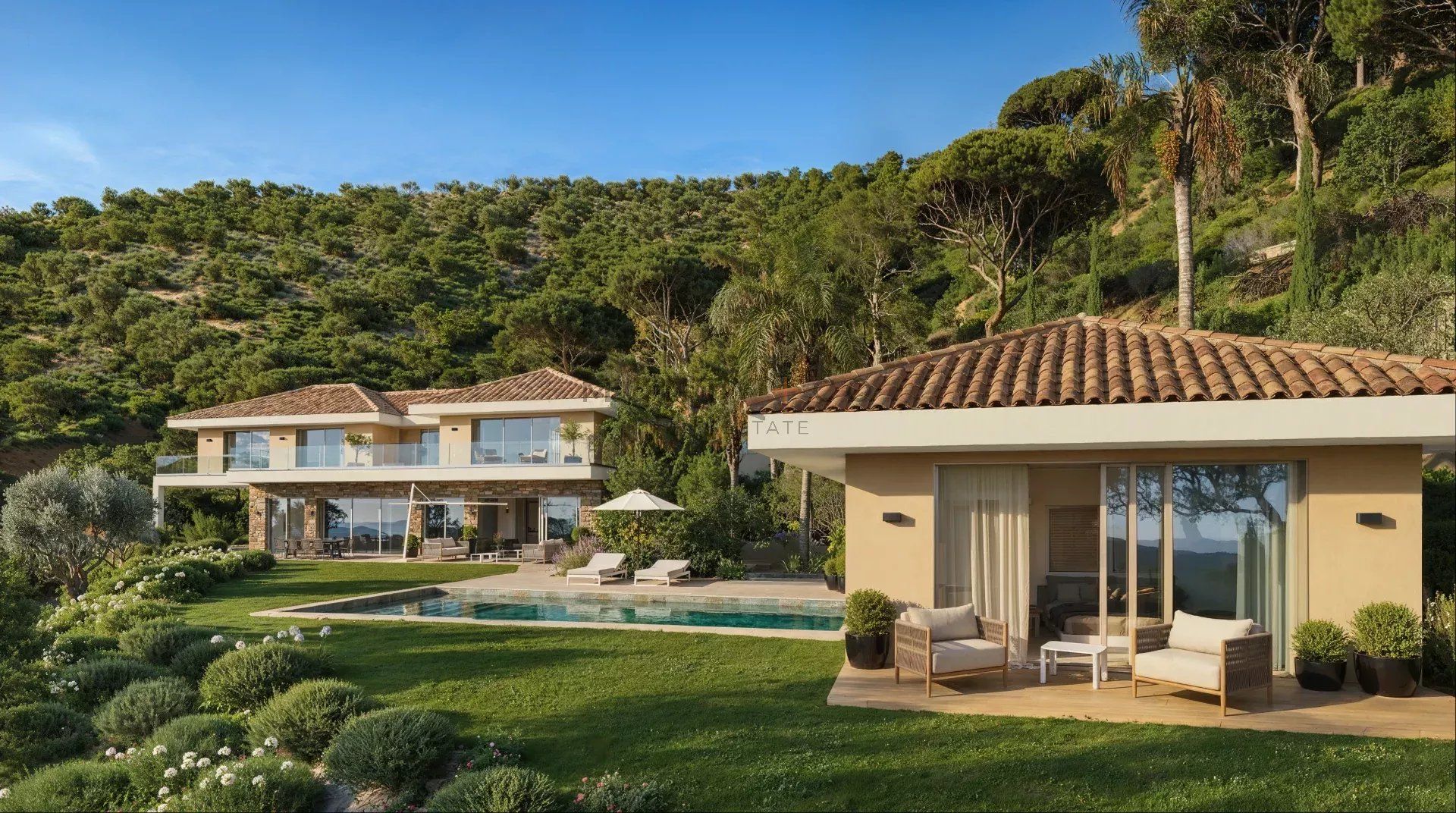 villa 6 Rooms for sale on Grimaud (83310)