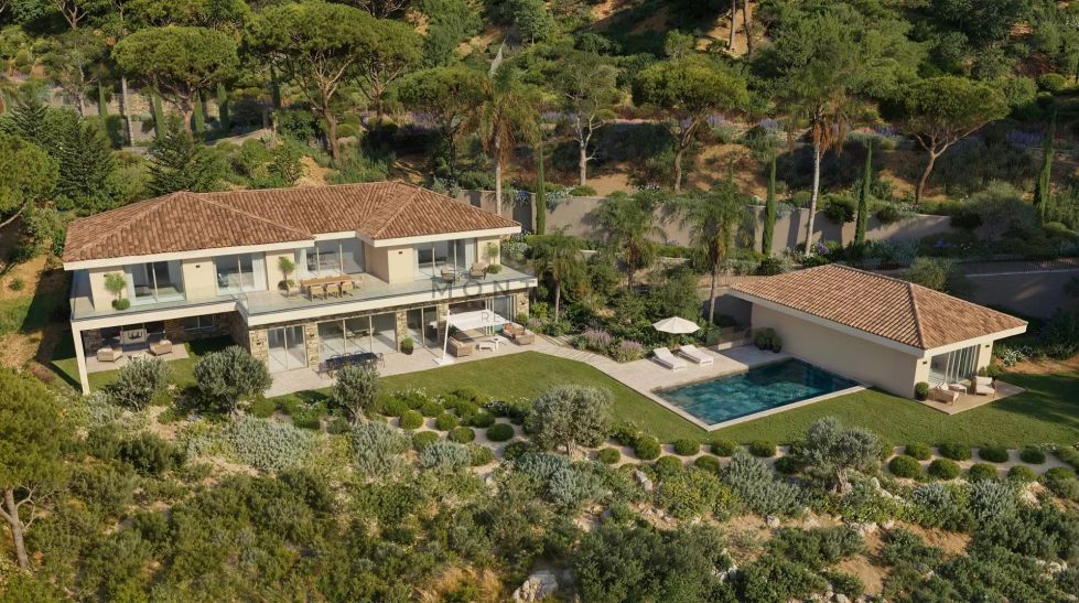villa 6 Rooms for sale on Grimaud (83310)