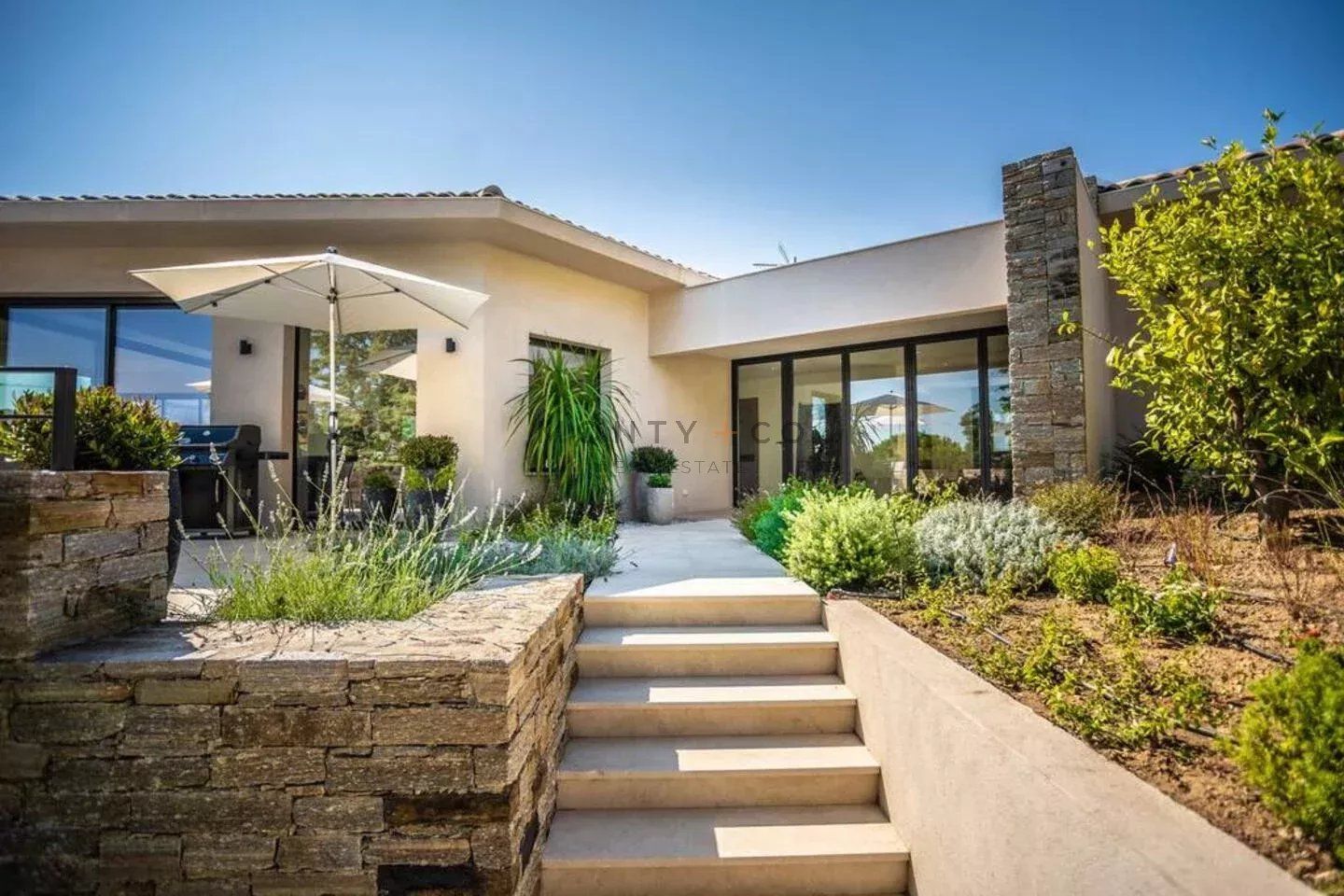 villa for sale on Grimaud (83310)