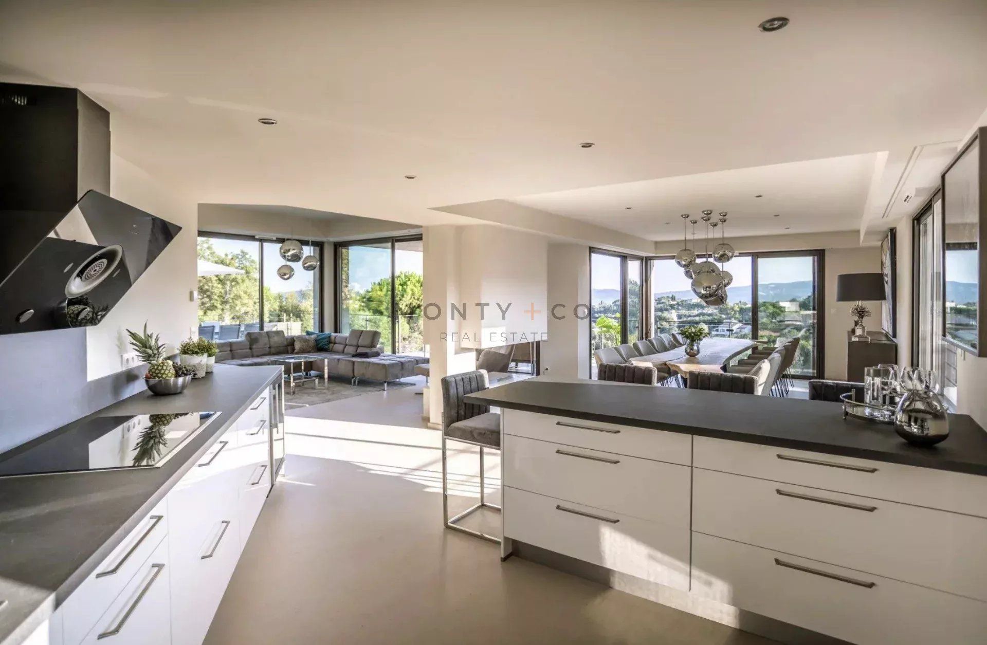 villa for sale on Grimaud (83310)