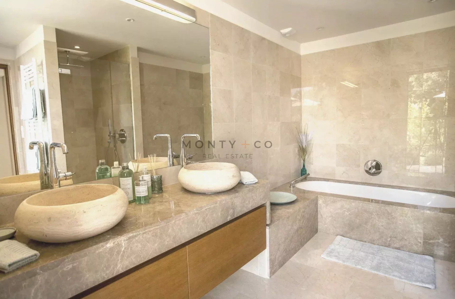 villa for sale on Grimaud (83310)