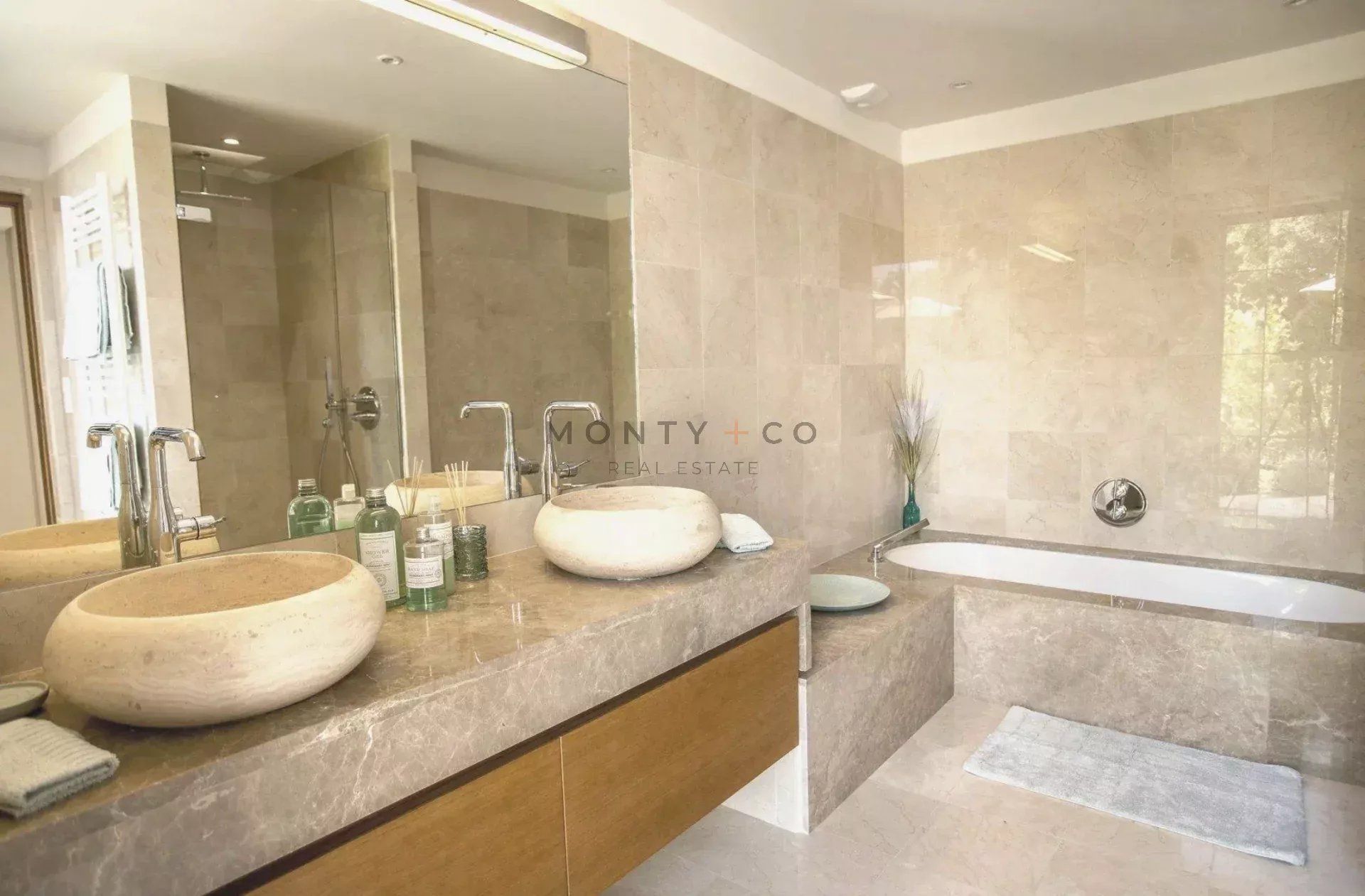 villa for sale on Grimaud (83310)