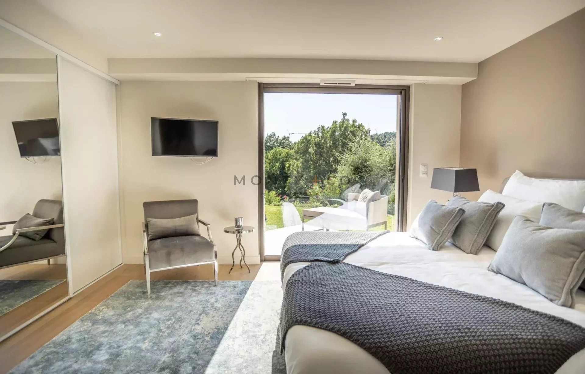 villa for sale on Grimaud (83310)