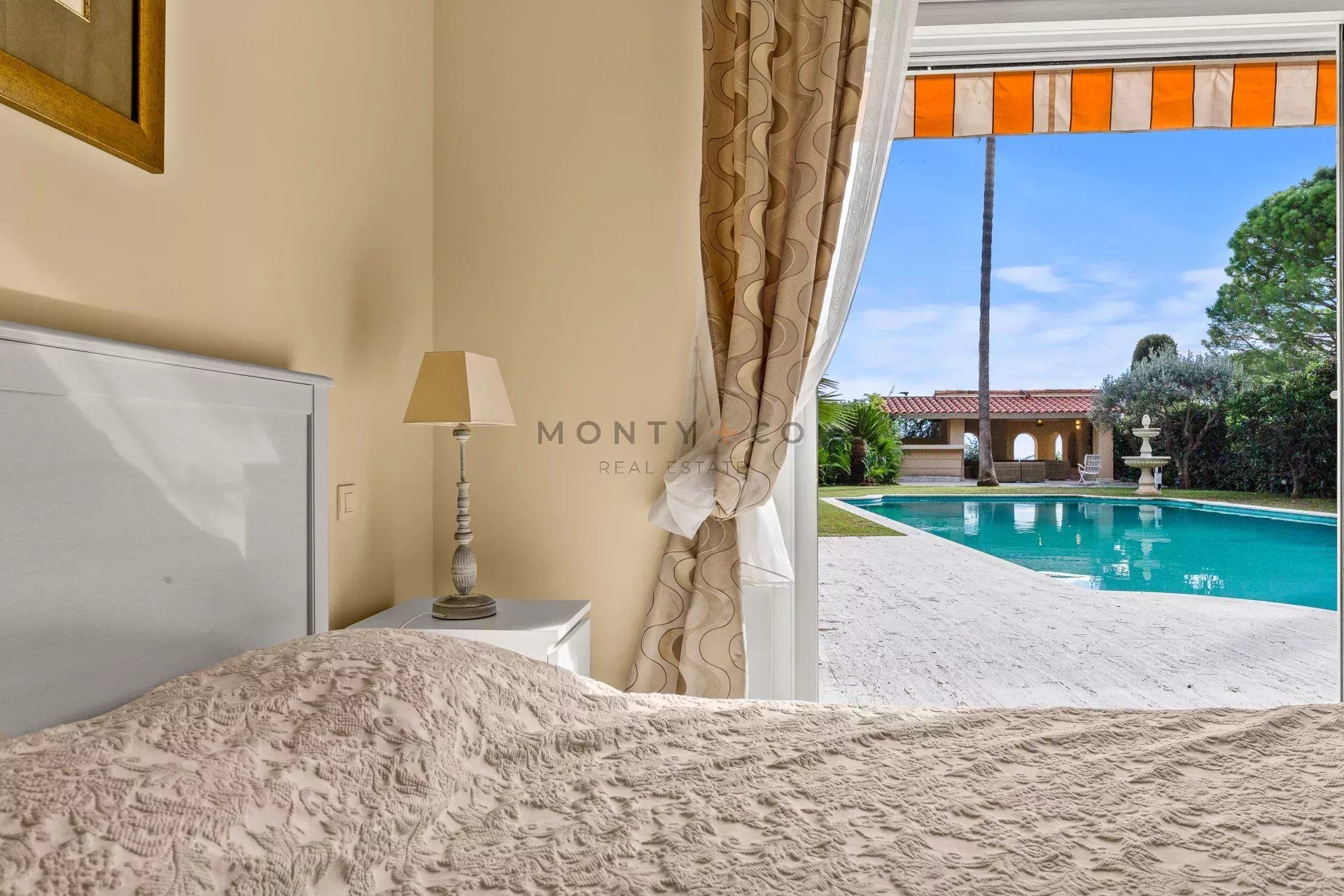 villa for sale on Saint-Jean-Cap-Ferrat (06230)