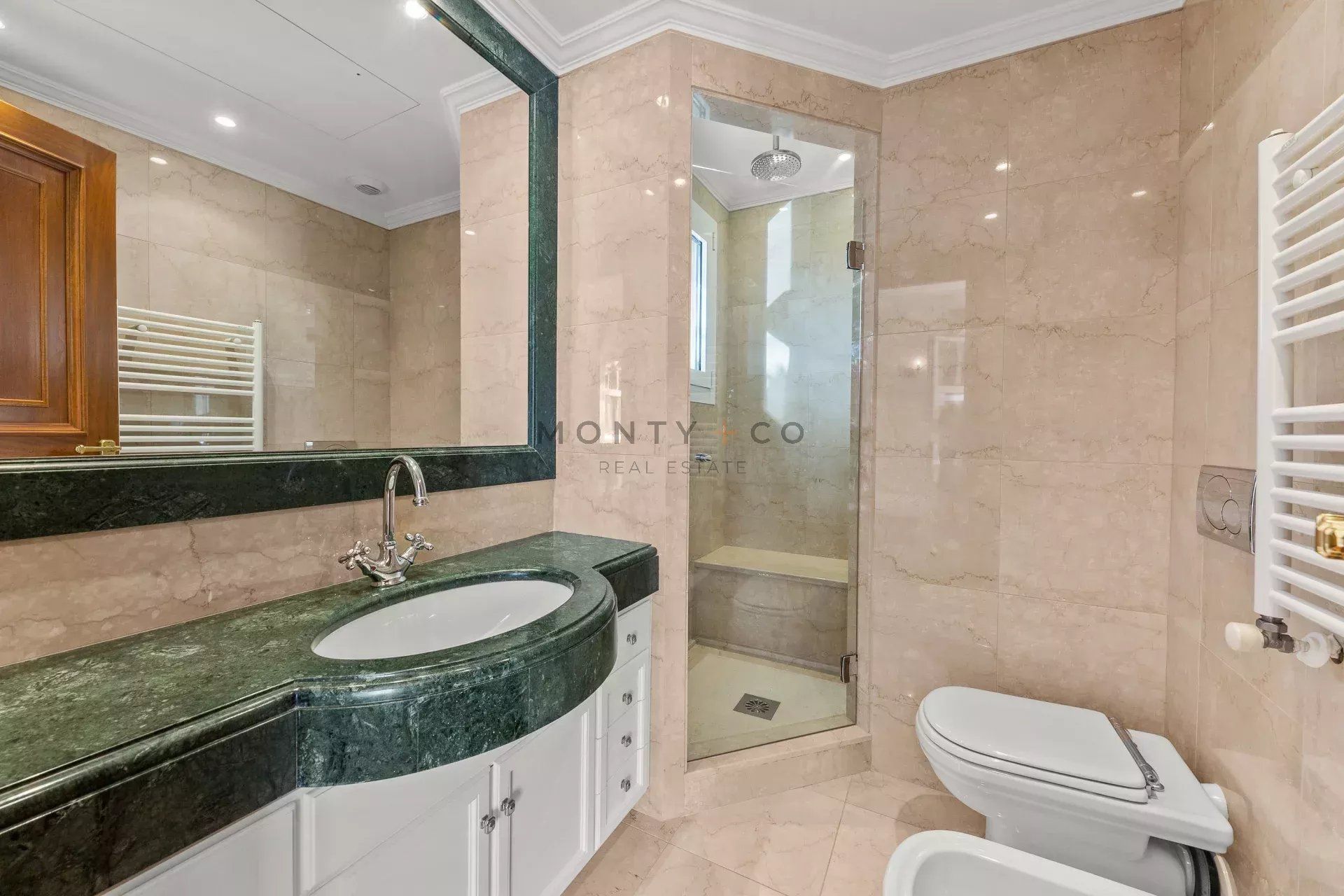 villa for sale on Saint-Jean-Cap-Ferrat (06230)