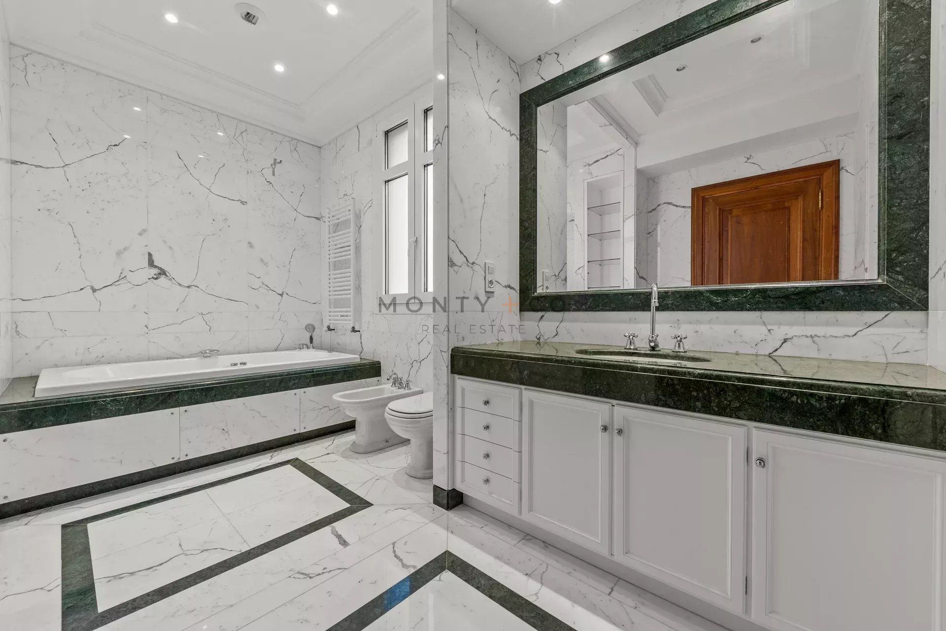 villa for sale on Saint-Jean-Cap-Ferrat (06230)