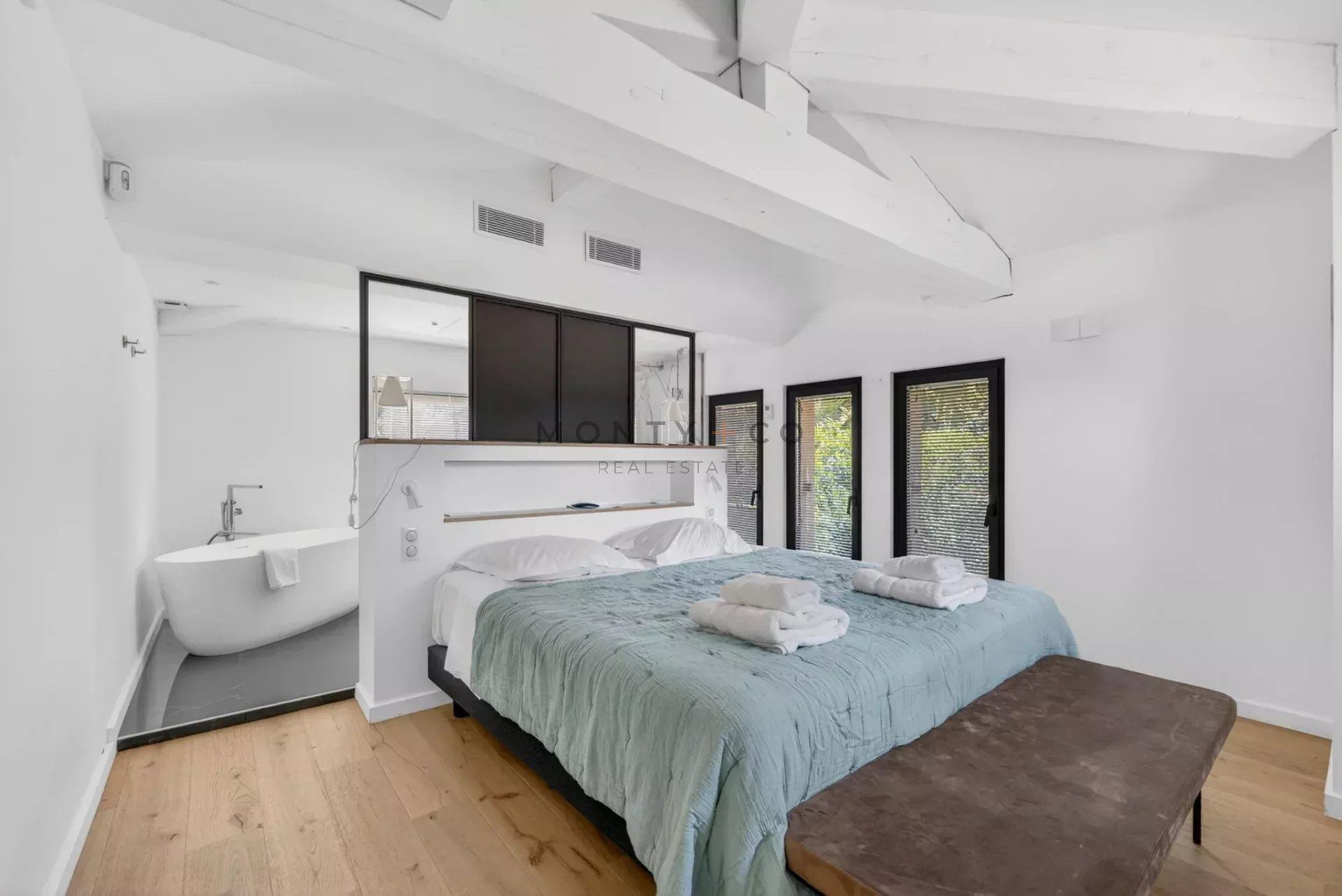 villa for sale on Saint-Tropez (83990)