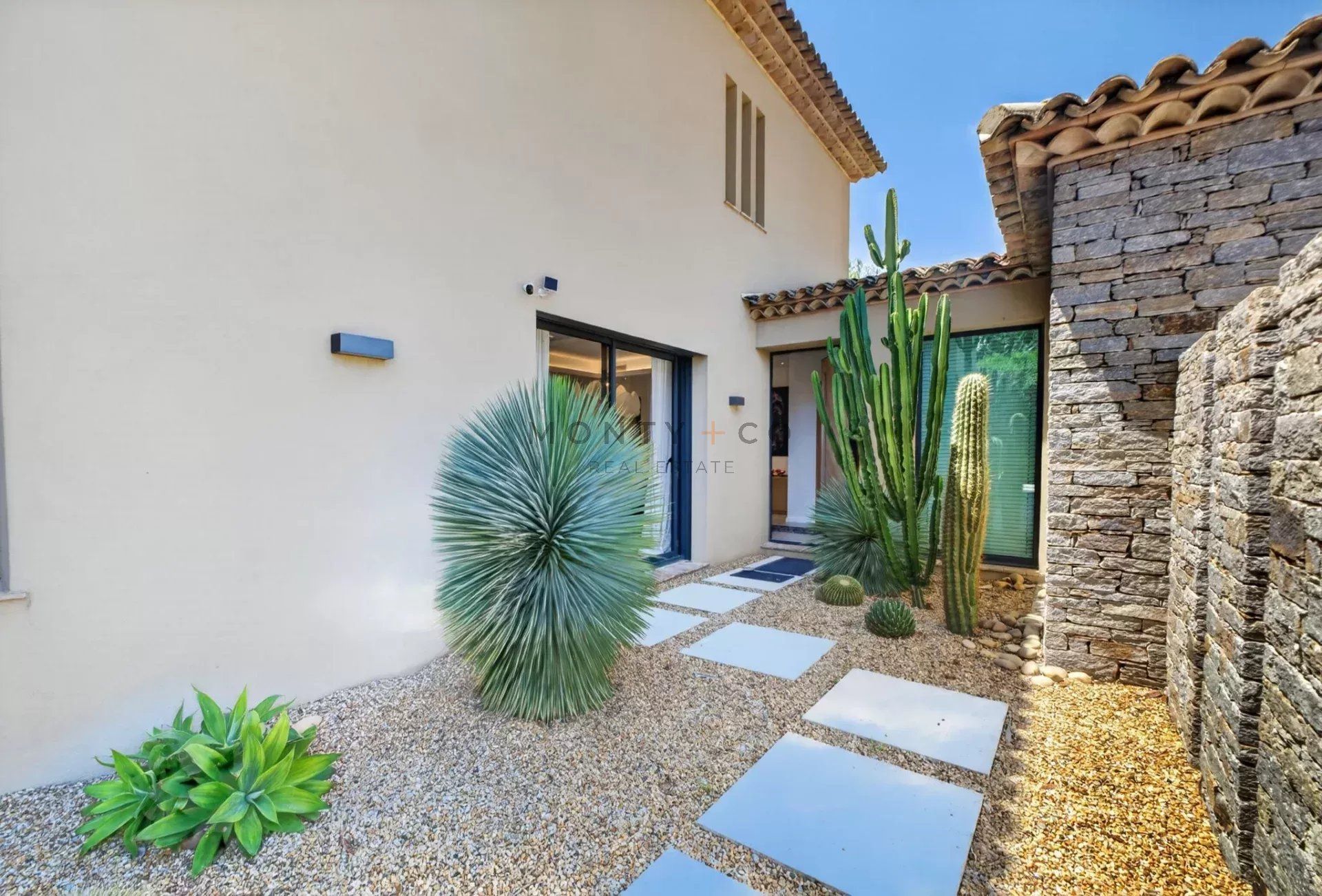 villa for sale on Saint-Tropez (83990)