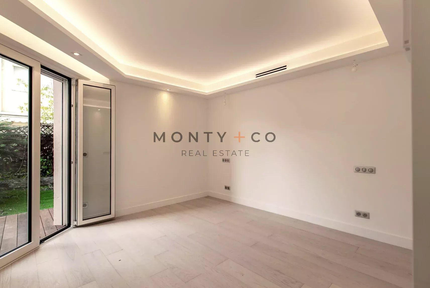 apartment 4 Rooms for sale on Roquebrune-Cap-Martin (06190)