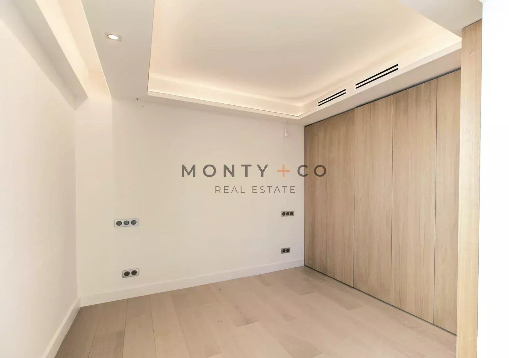 apartment 4 Rooms for sale on Roquebrune-Cap-Martin (06190)