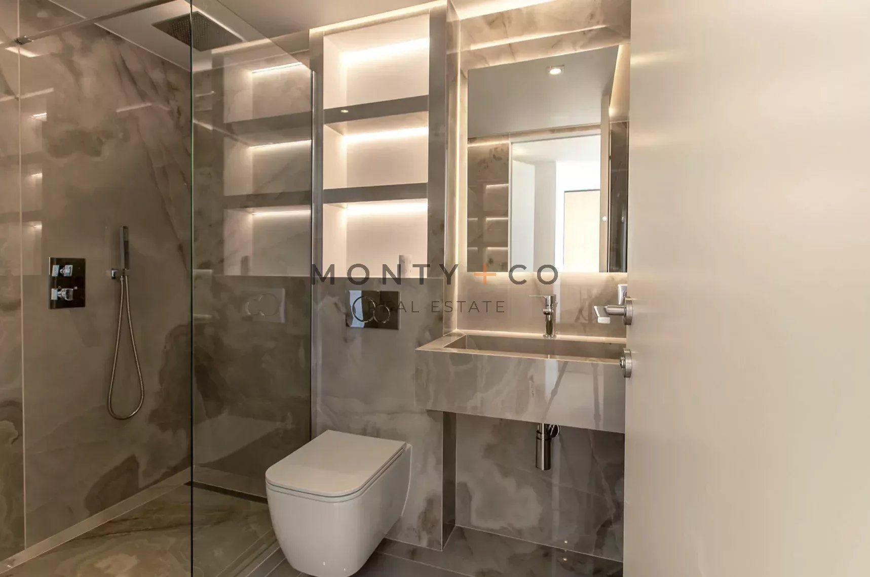 apartment 4 Rooms for sale on Roquebrune-Cap-Martin (06190)