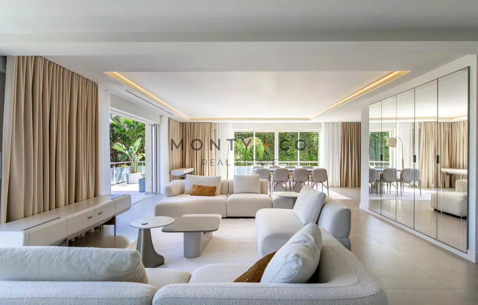 villa 10 Rooms for sale on Antibes (06160)