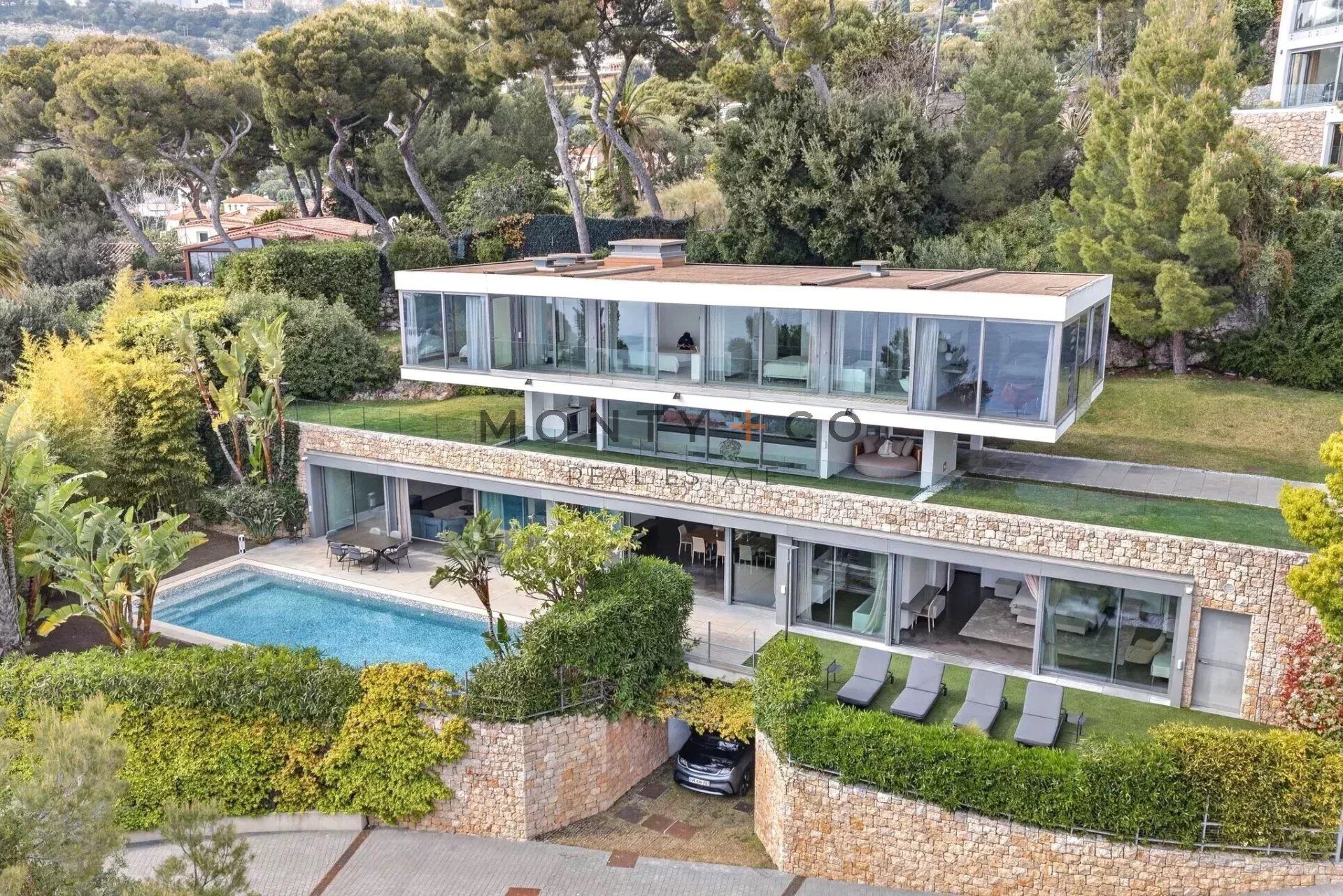 villa for seasonal rent on Cap-d'Ail (06320)