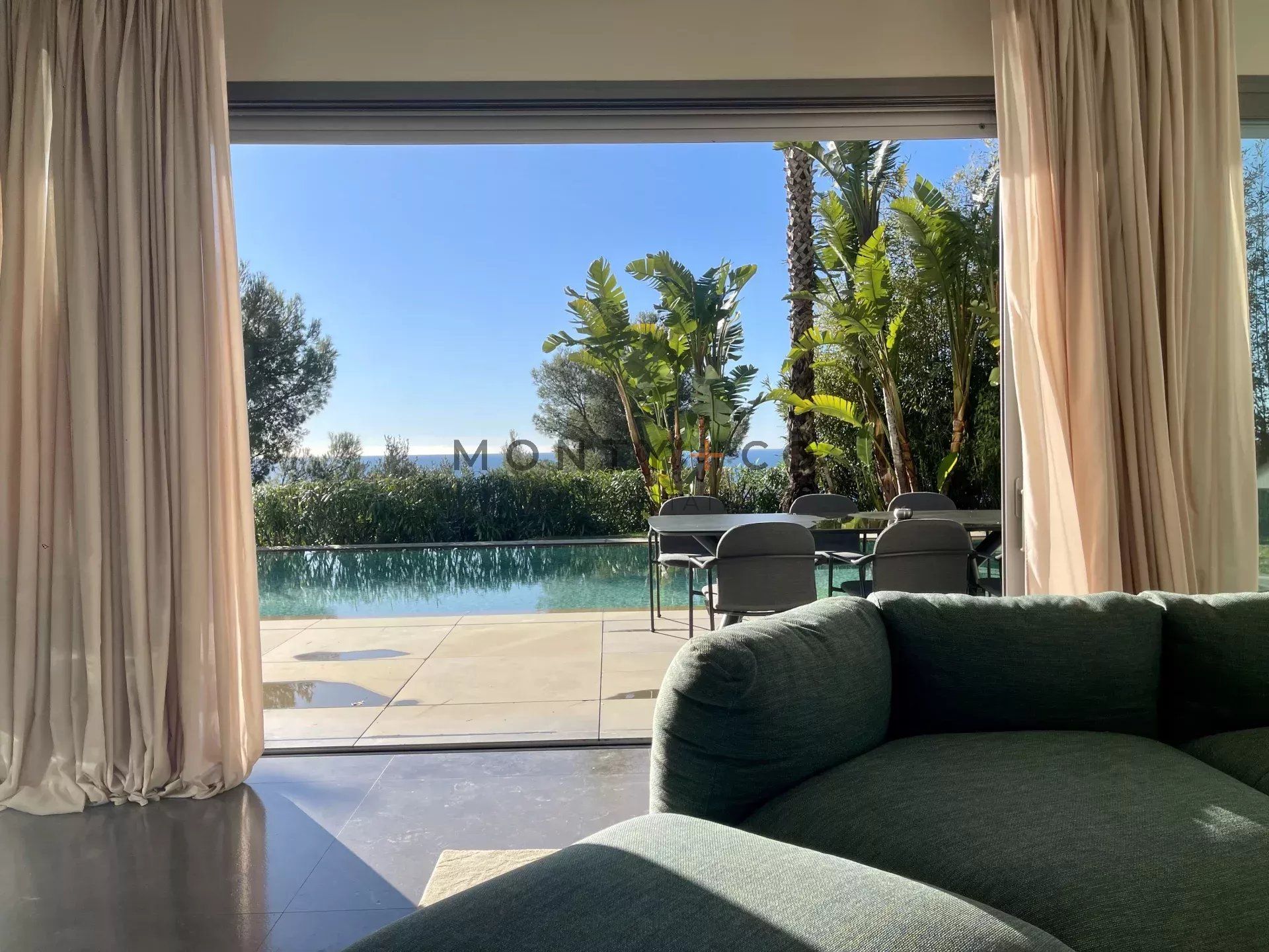 villa for seasonal rent on Cap-d'Ail (06320)
