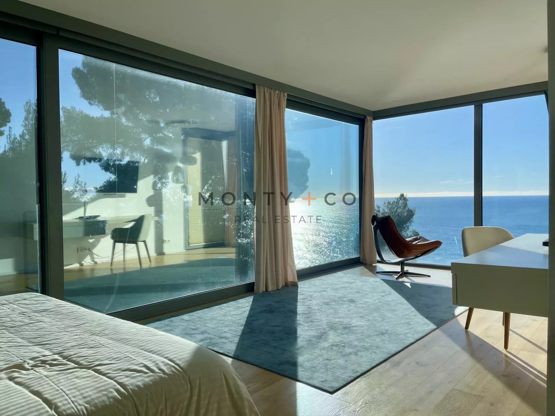 villa for seasonal rent on Cap-d'Ail (06320)