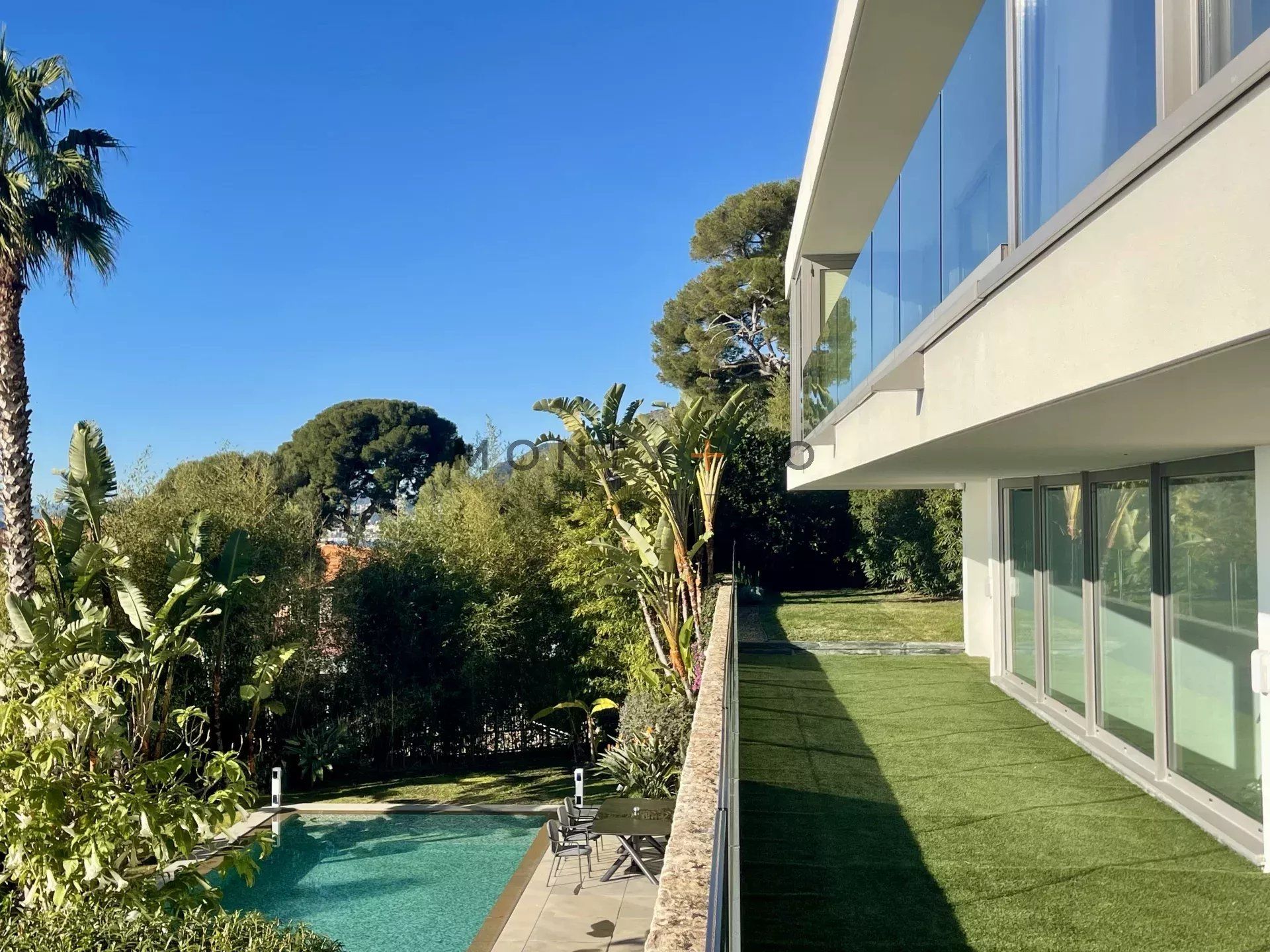 villa for seasonal rent on Cap-d'Ail (06320)