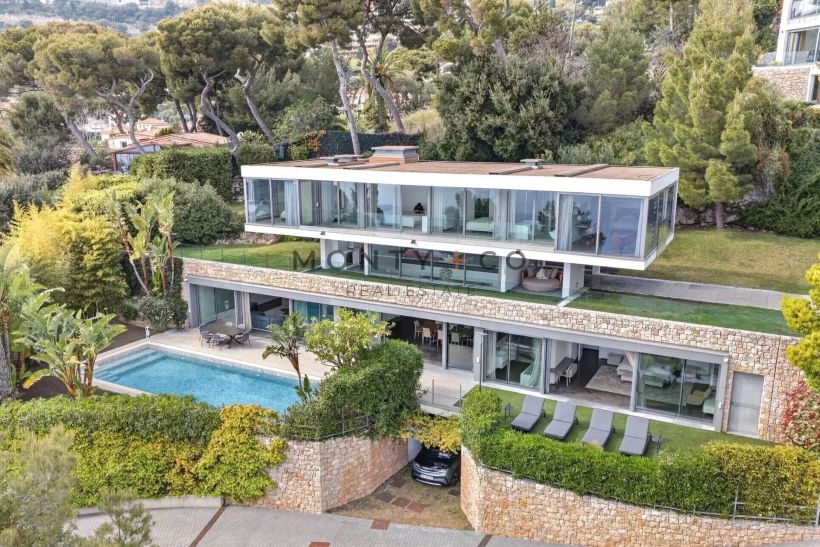 villa for seasonal rent on Cap-d'Ail (06320)
