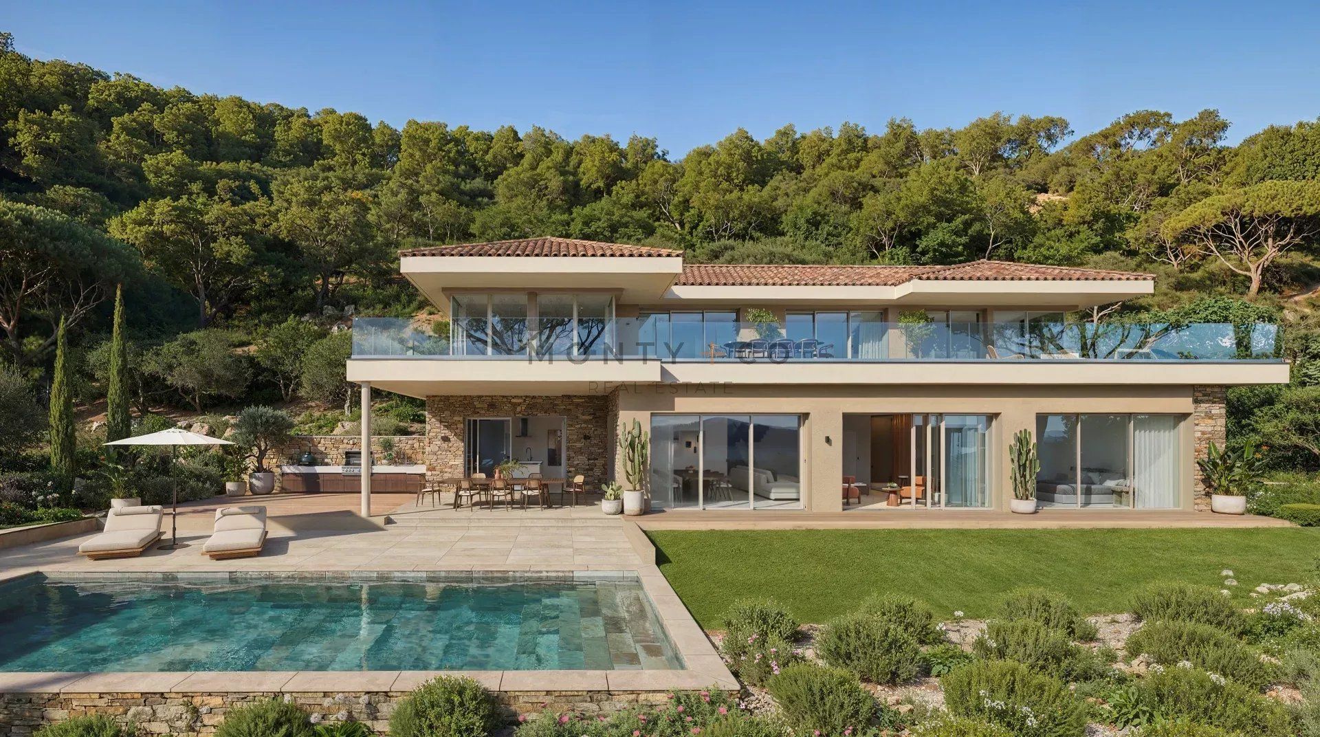 villa 6 Rooms for sale on Grimaud (83310)