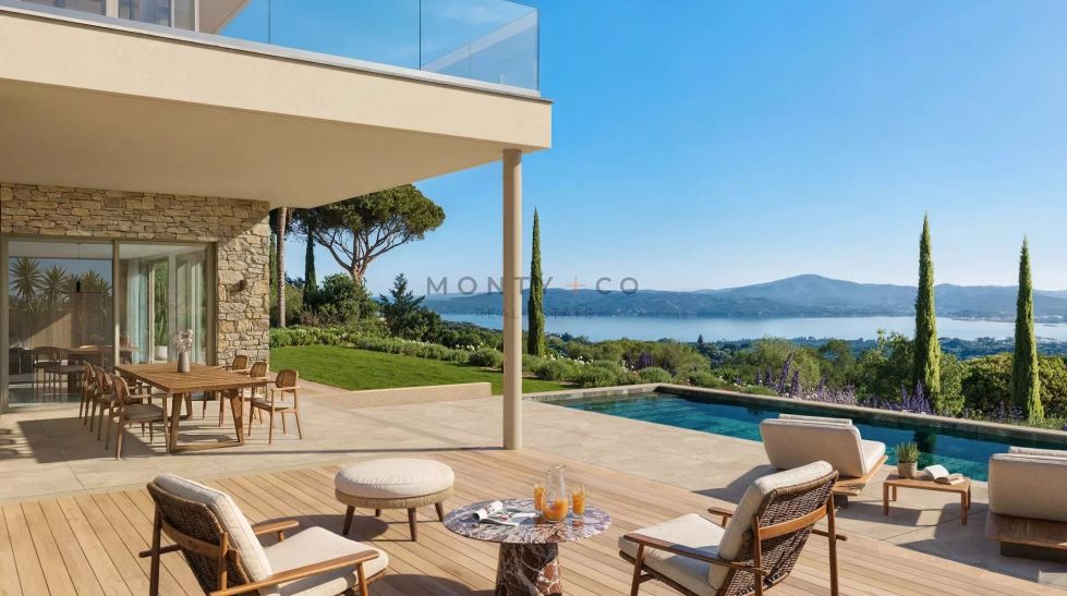 villa 6 Rooms for sale on Grimaud (83310)