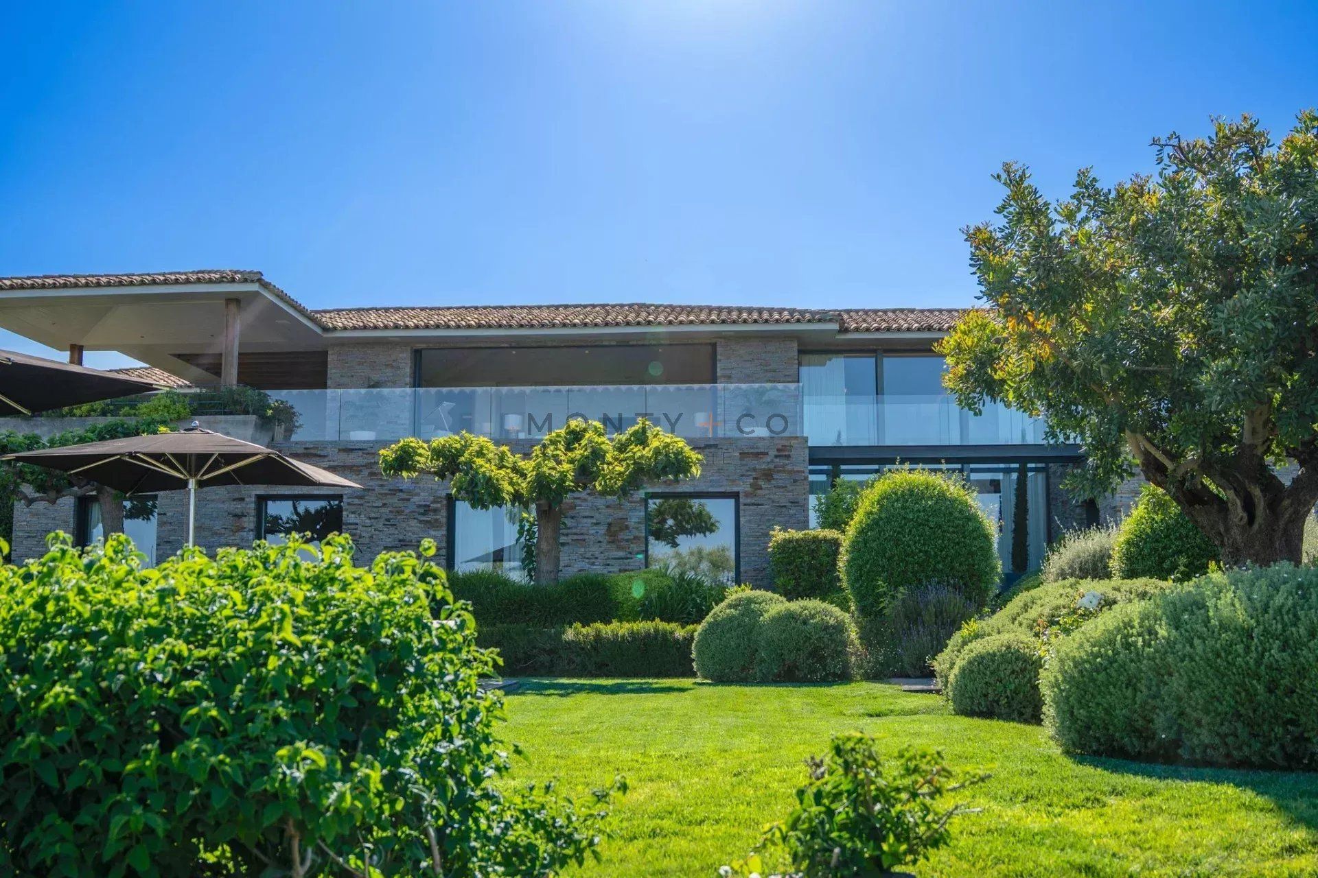 villa en location saisonnière sur Saint-Tropez (83990)