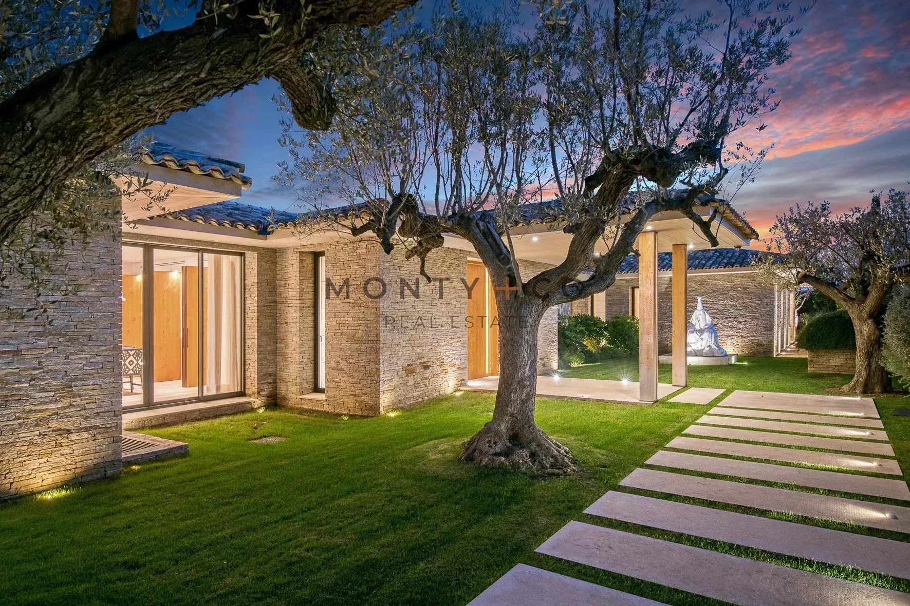villa for seasonal rent on Saint-Tropez (83990)