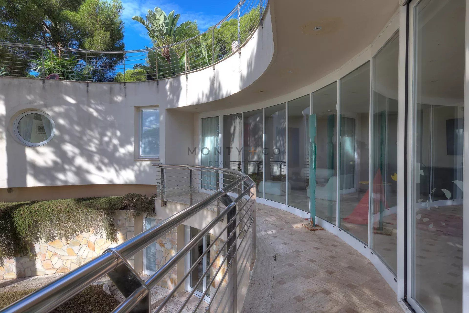 villa for sale on Saint-Jean-Cap-Ferrat (06230)