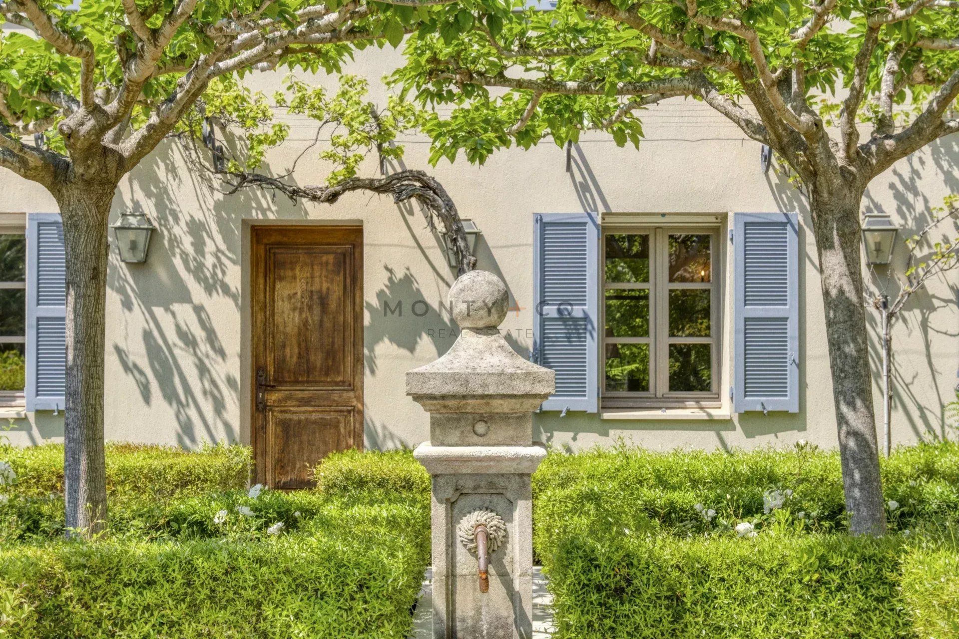 villa en location saisonnière sur Antibes (06160)