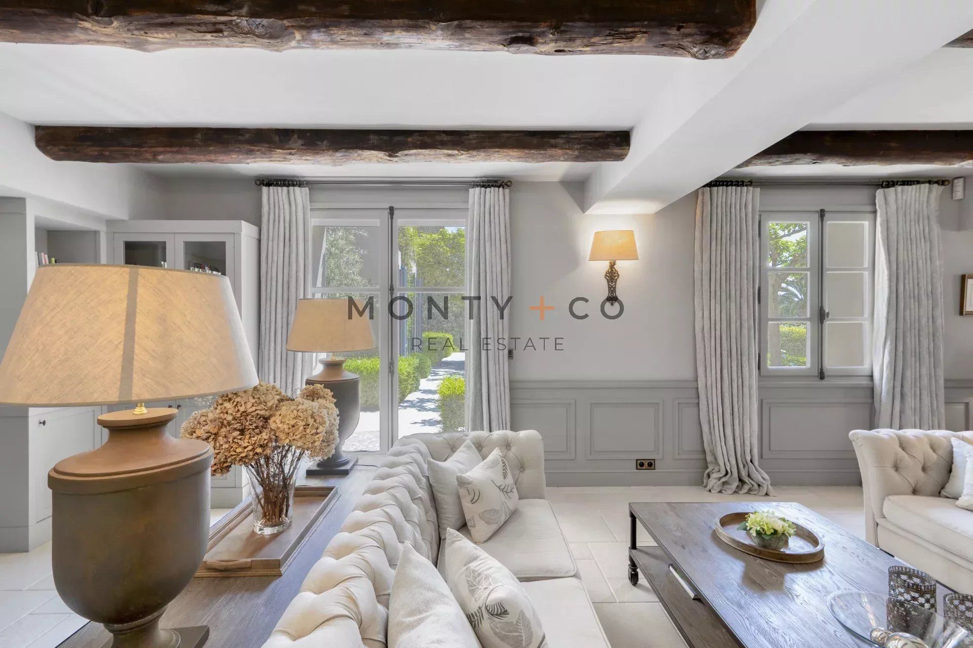 villa en location saisonnière sur Antibes (06160)