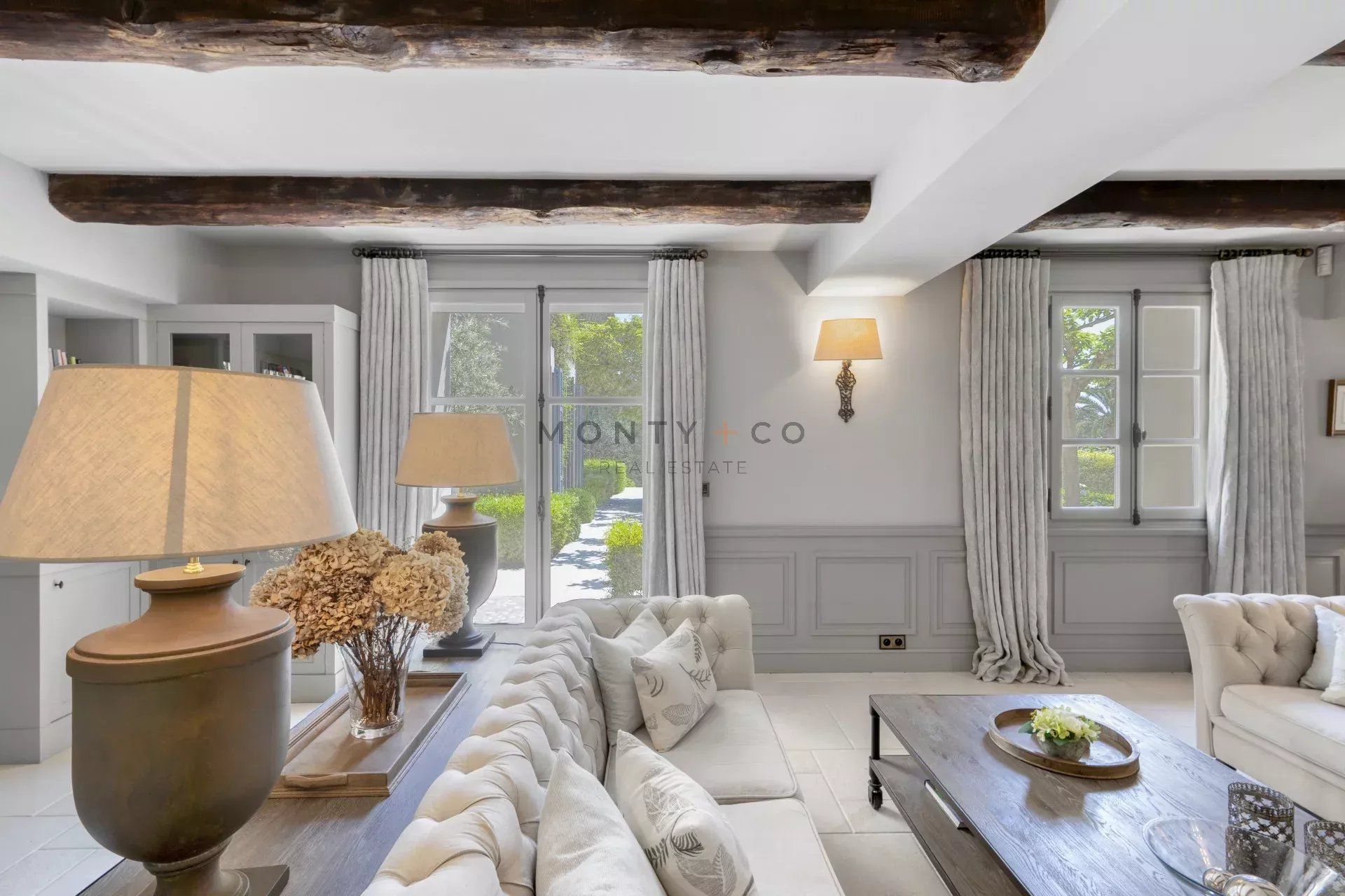 villa en location saisonnière sur Antibes (06160)