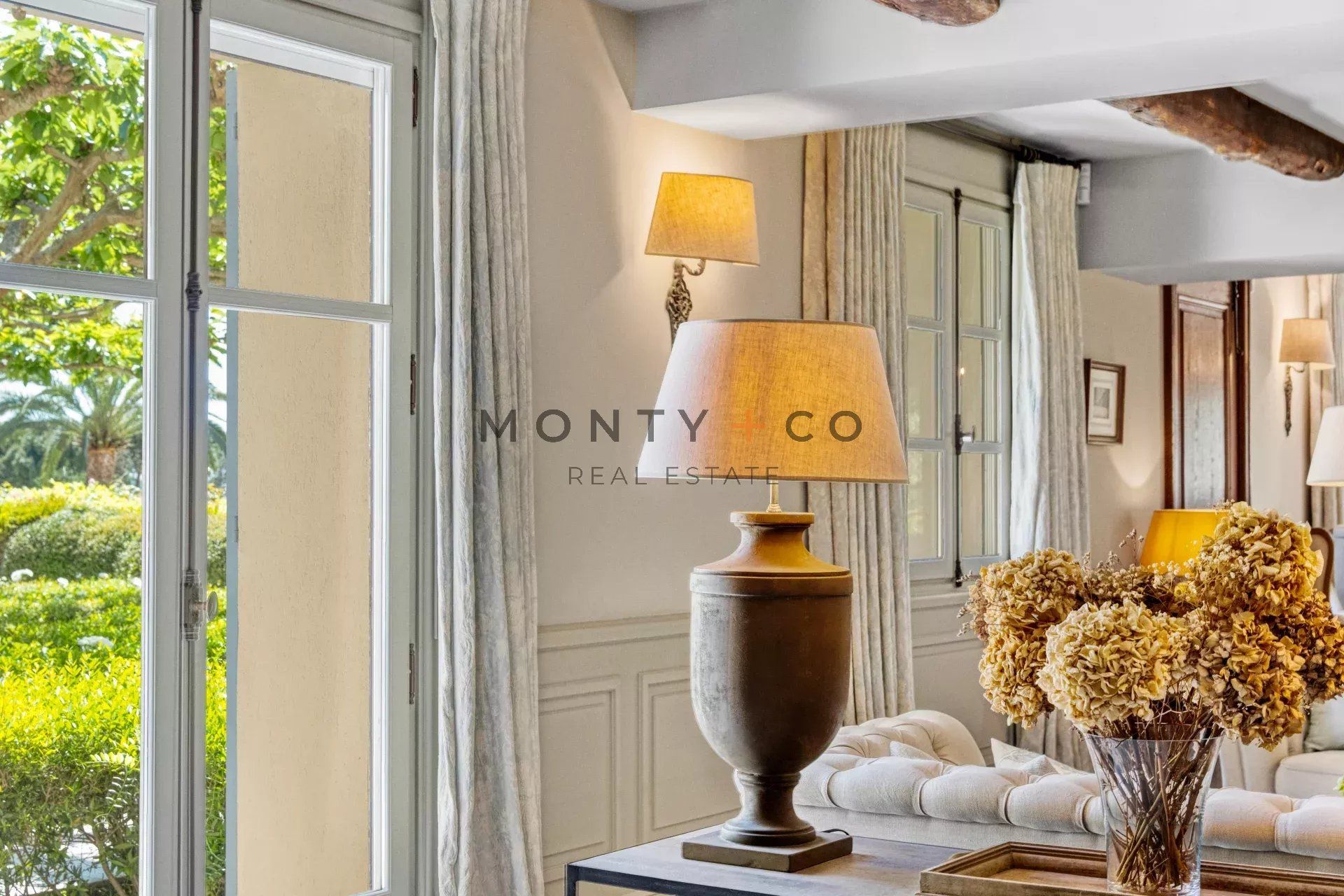 villa en location saisonnière sur Antibes (06160)