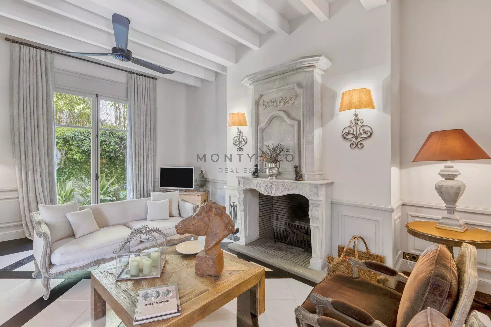 villa en location saisonnière sur Antibes (06160)