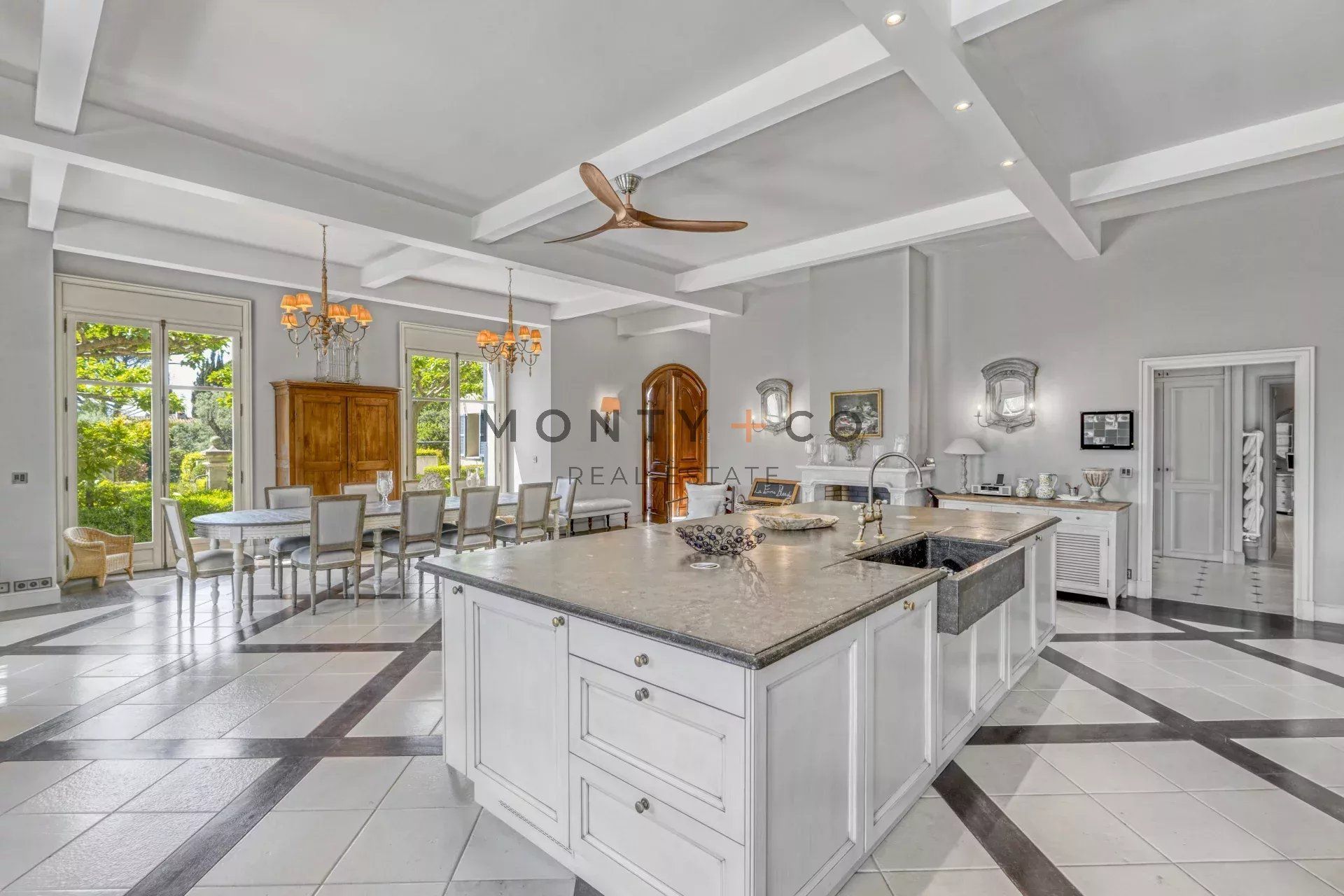 villa en location saisonnière sur Antibes (06160)