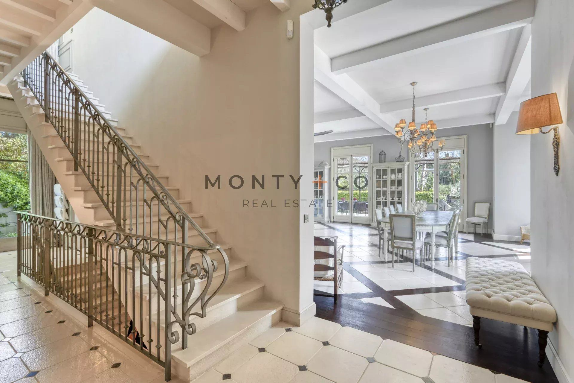 villa en location saisonnière sur Antibes (06160)