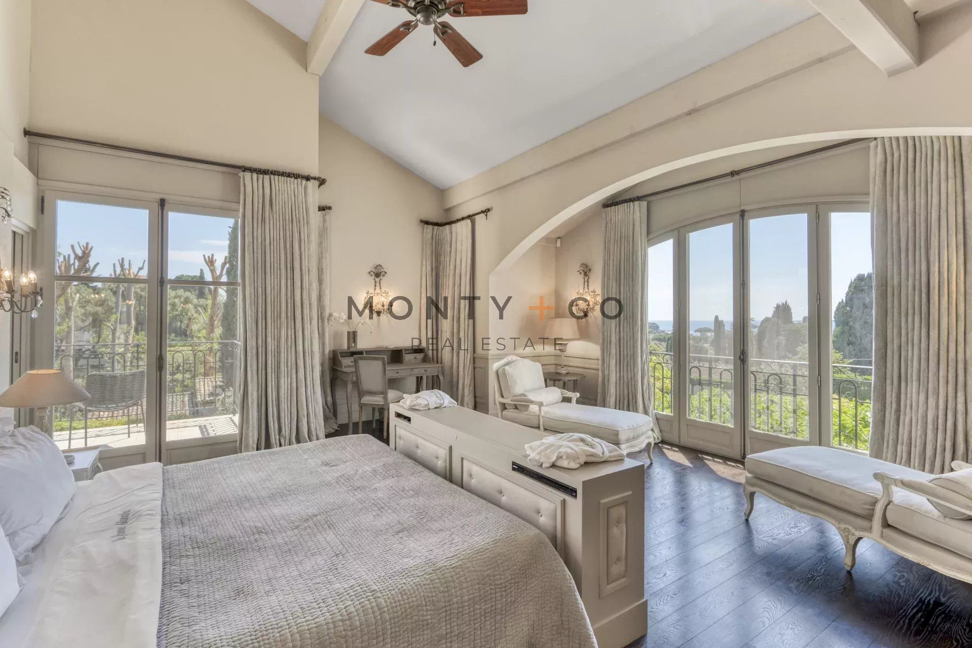 villa en location saisonnière sur Antibes (06160)