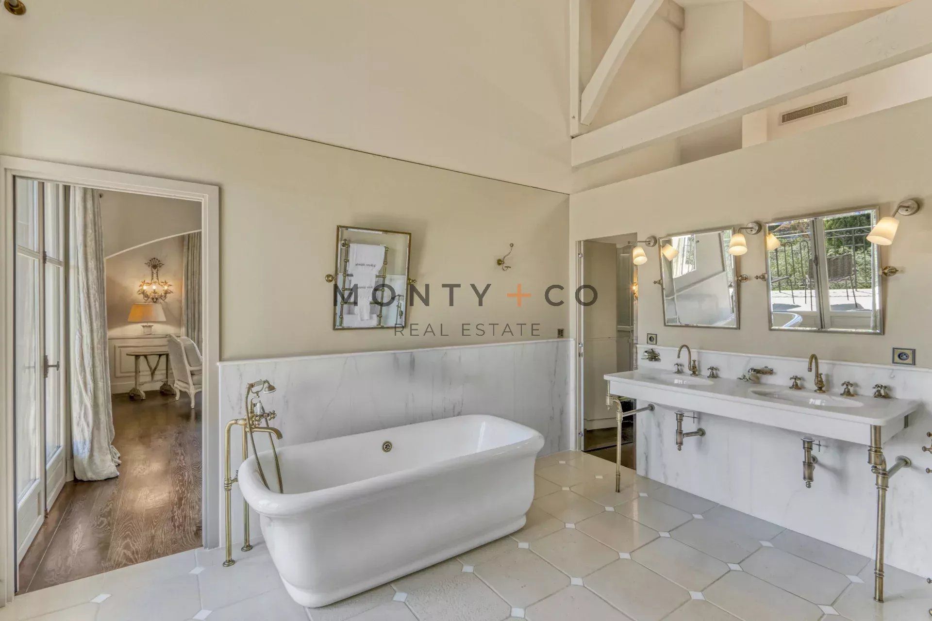 villa en location saisonnière sur Antibes (06160)