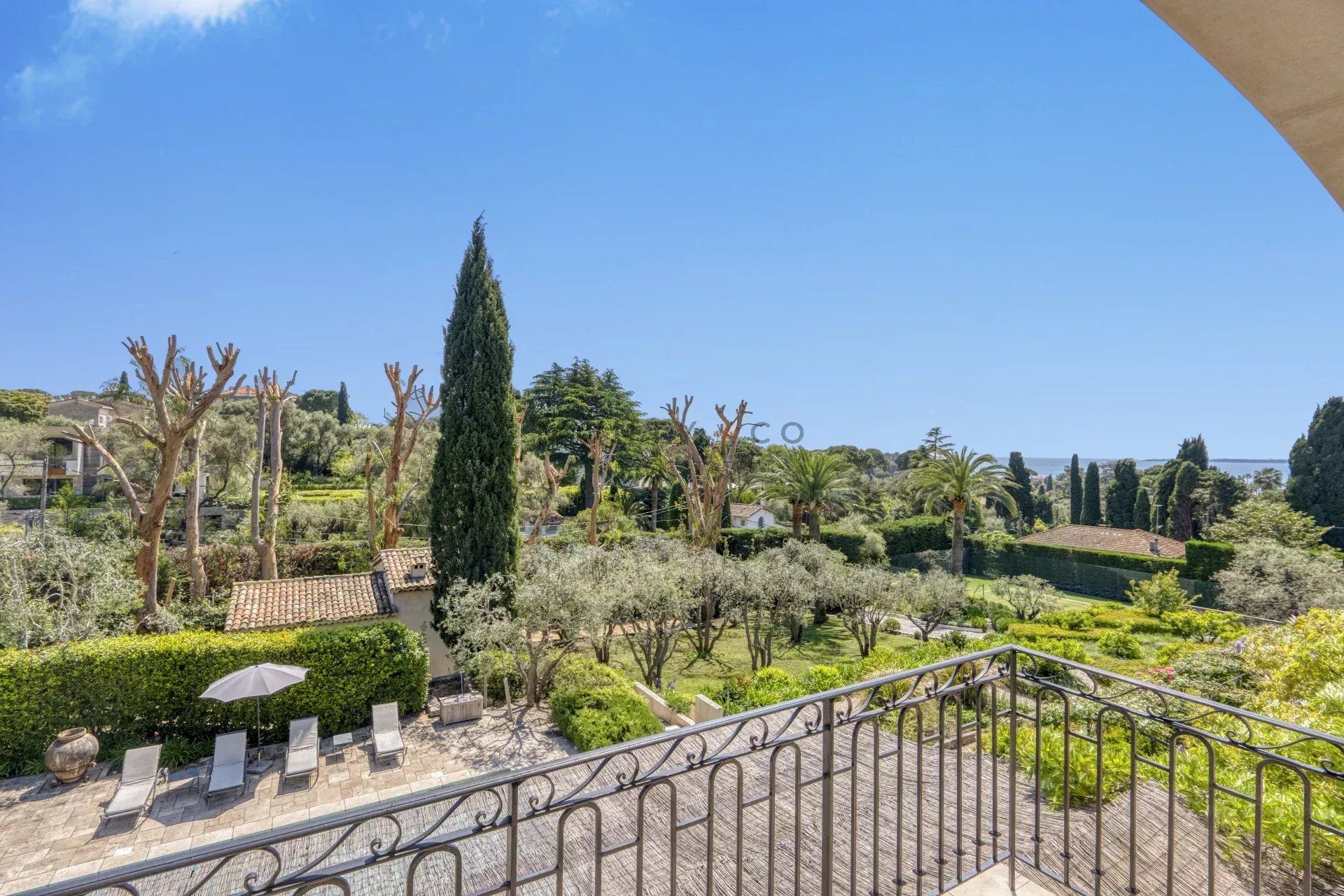 villa en location saisonnière sur Antibes (06160)