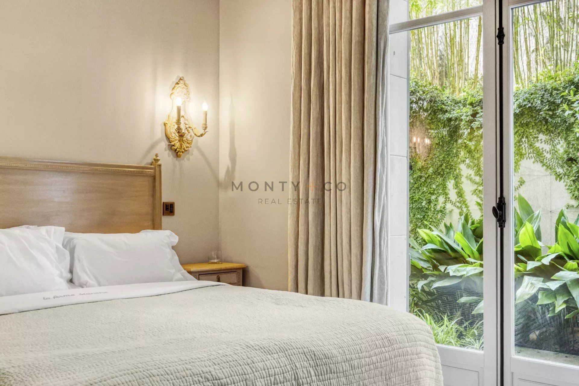 villa en location saisonnière sur Antibes (06160)