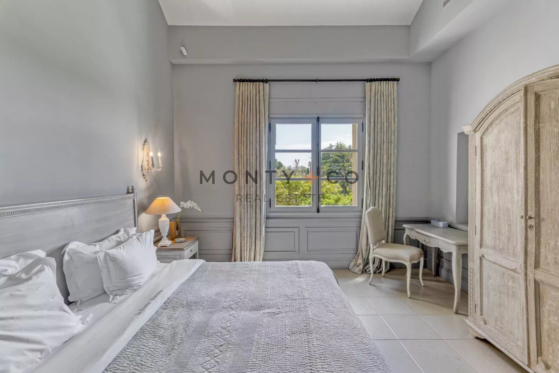 villa en location saisonnière sur Antibes (06160)