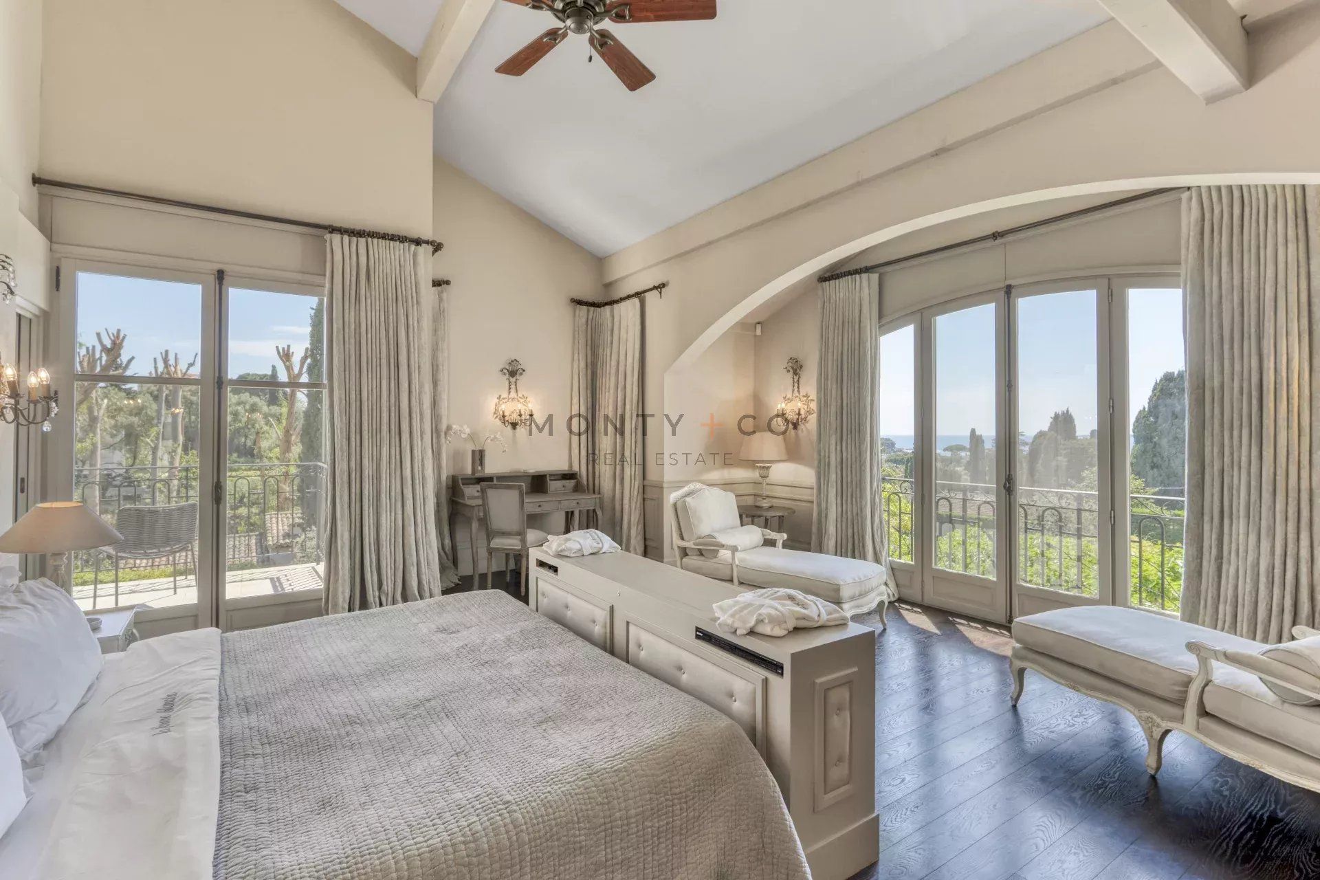 villa for sale on Antibes (06160)