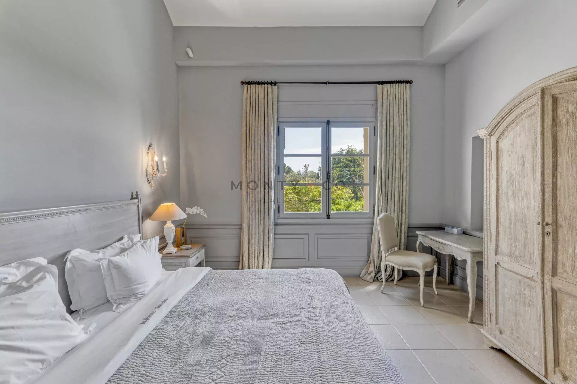 villa for sale on Antibes (06160)