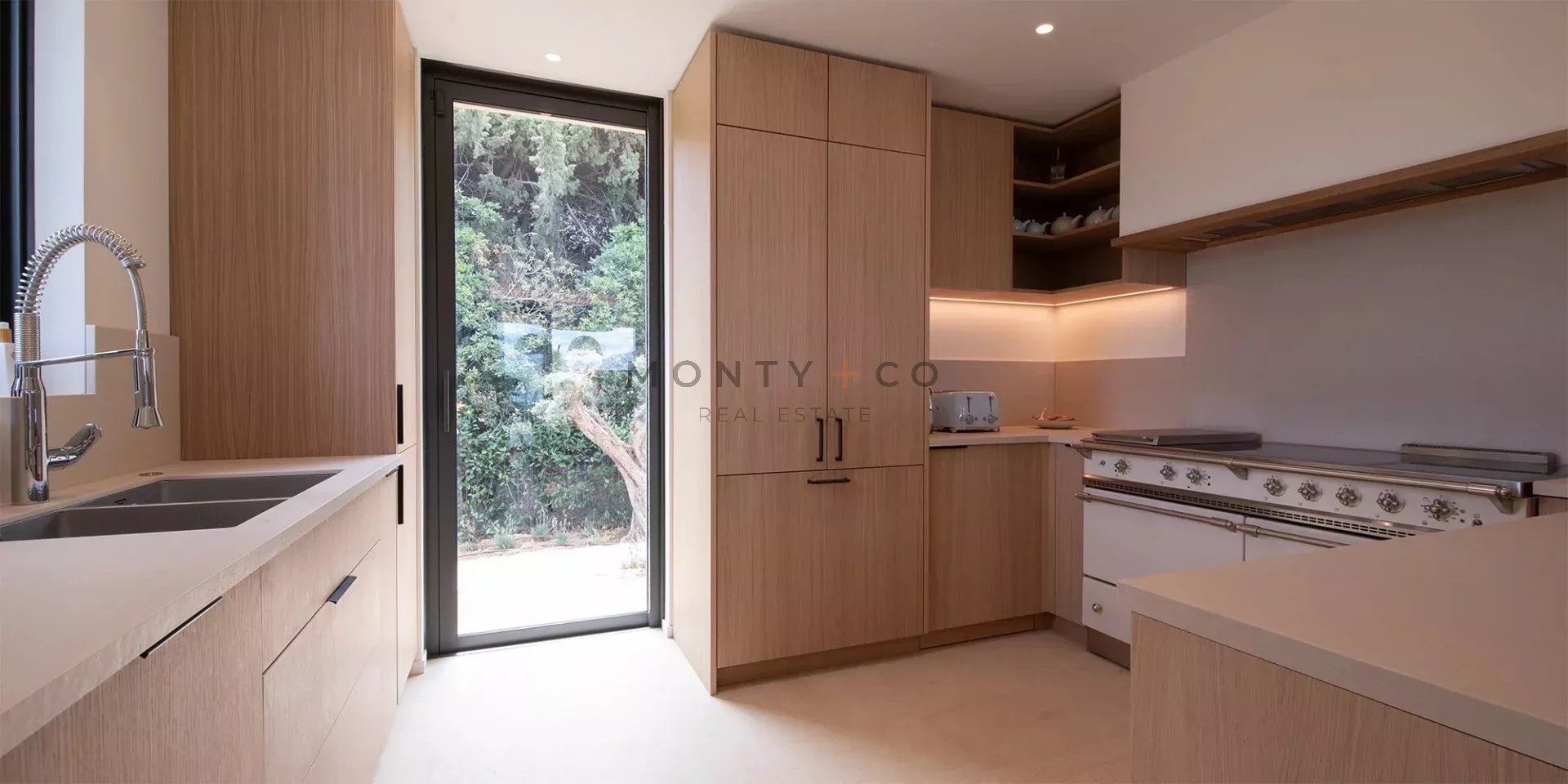 villa en location saisonnière sur Gassin (83580)