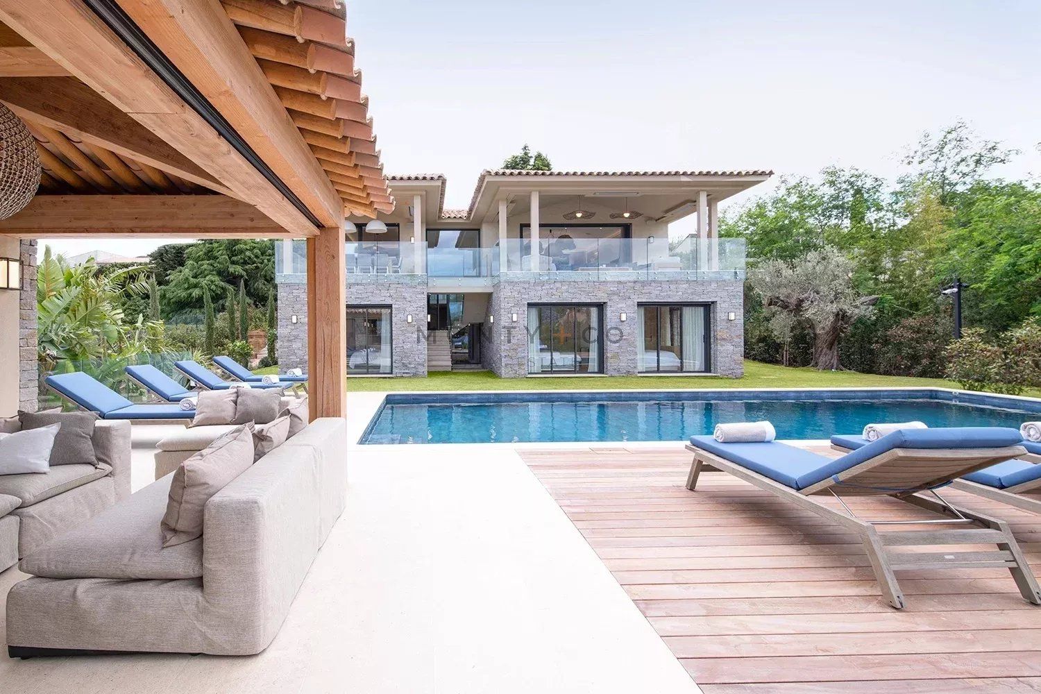 villa en location saisonnière sur Gassin (83580)
