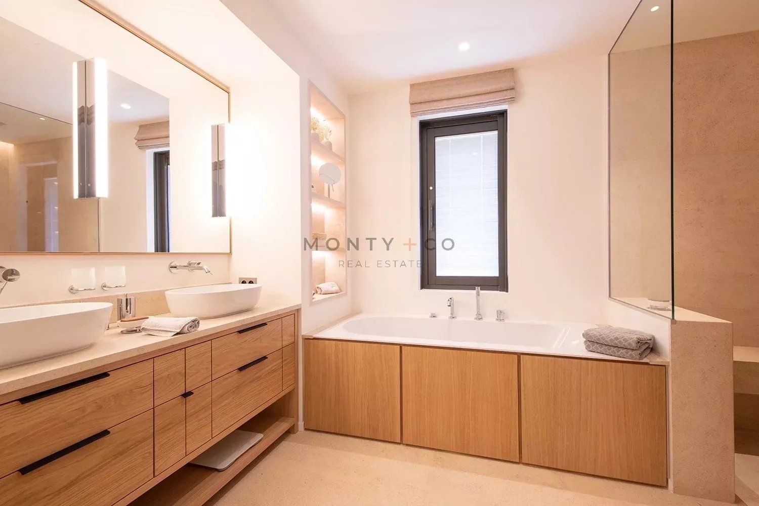 villa en location saisonnière sur Gassin (83580)