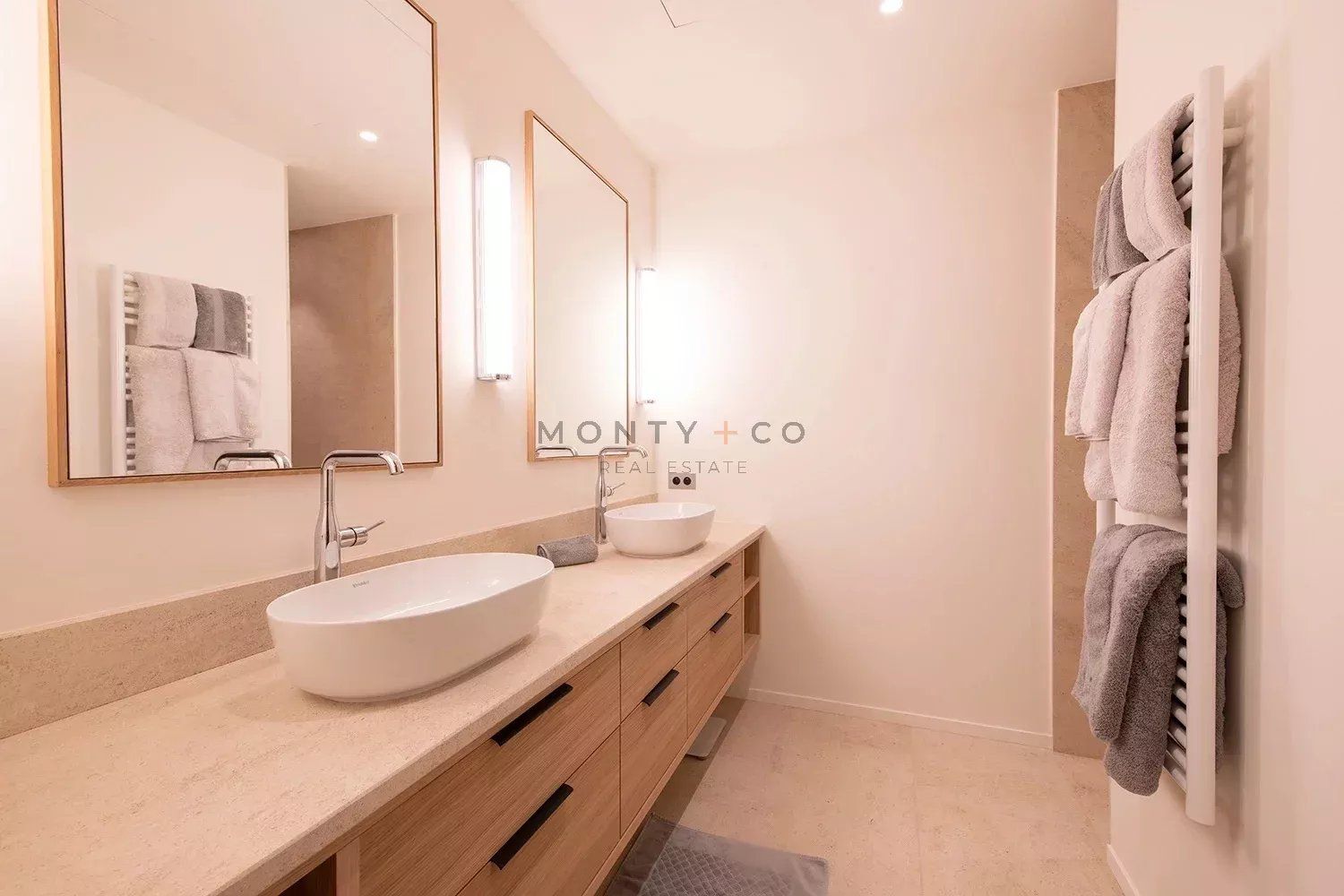 villa en location saisonnière sur Gassin (83580)