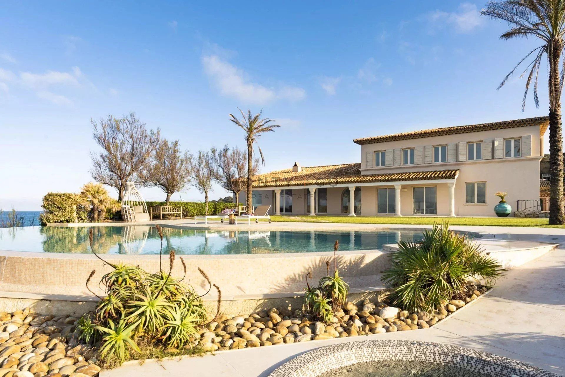 villa en location saisonnière sur Saint-Tropez (83990)