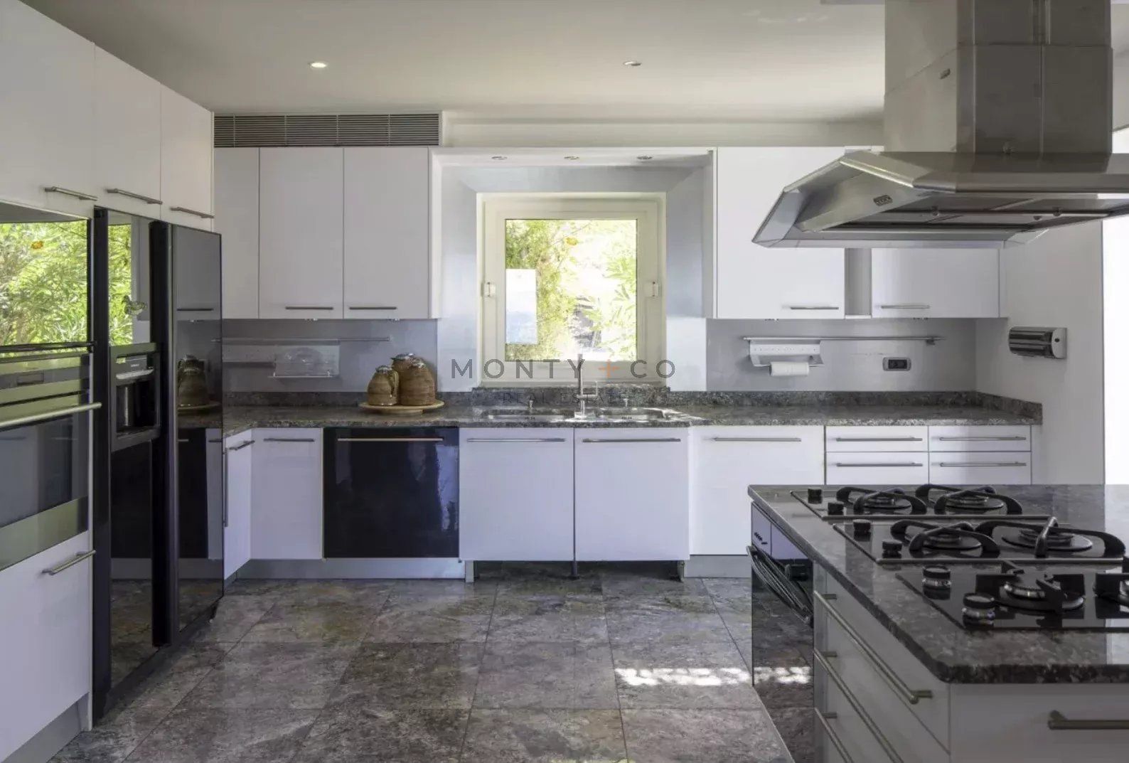villa en location saisonnière sur Saint-Tropez (83990)